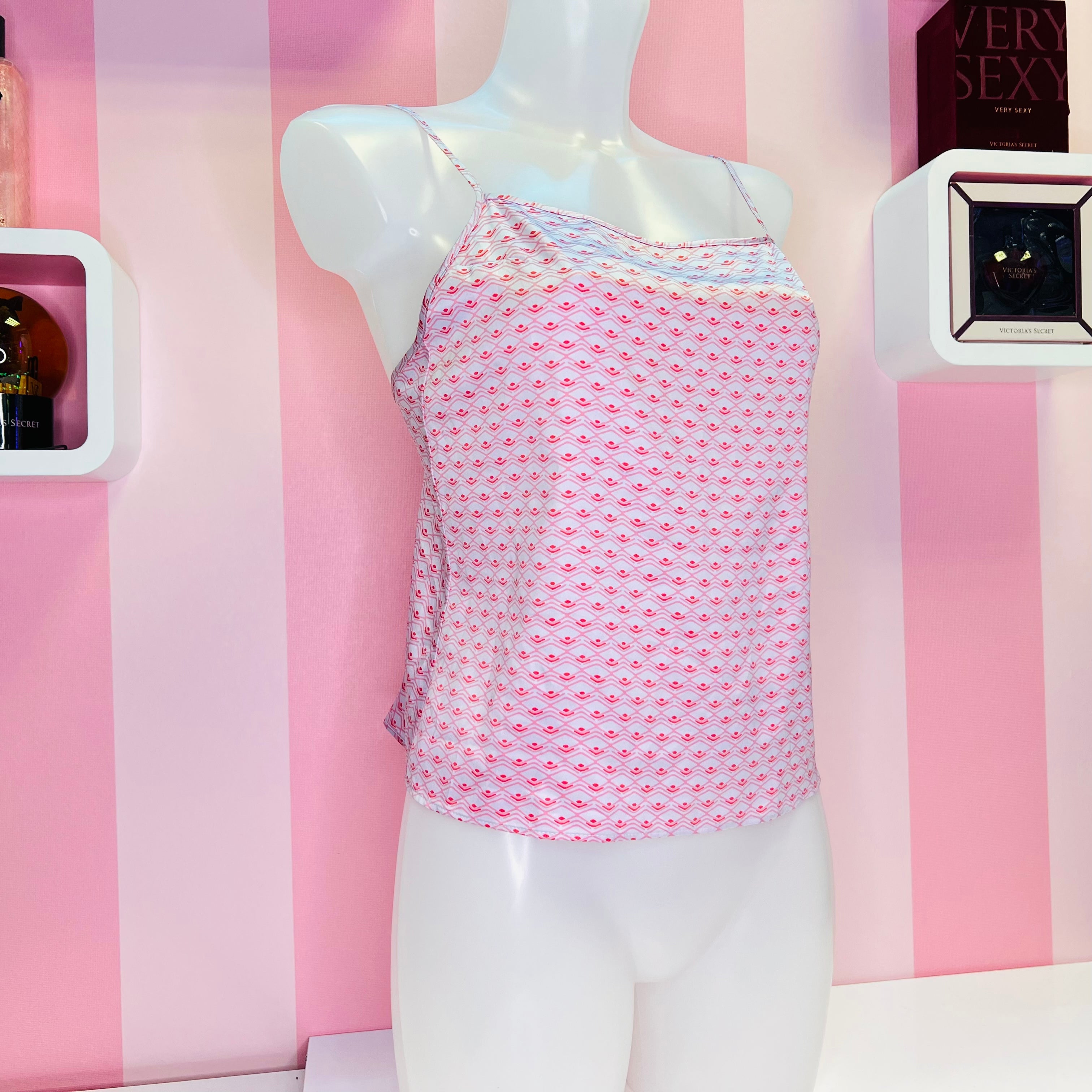 Manéž s růžovým a bílým vzorem na Victoria’s Secret Saténová Košilka agent provocateur s nastavitelnými ramínky