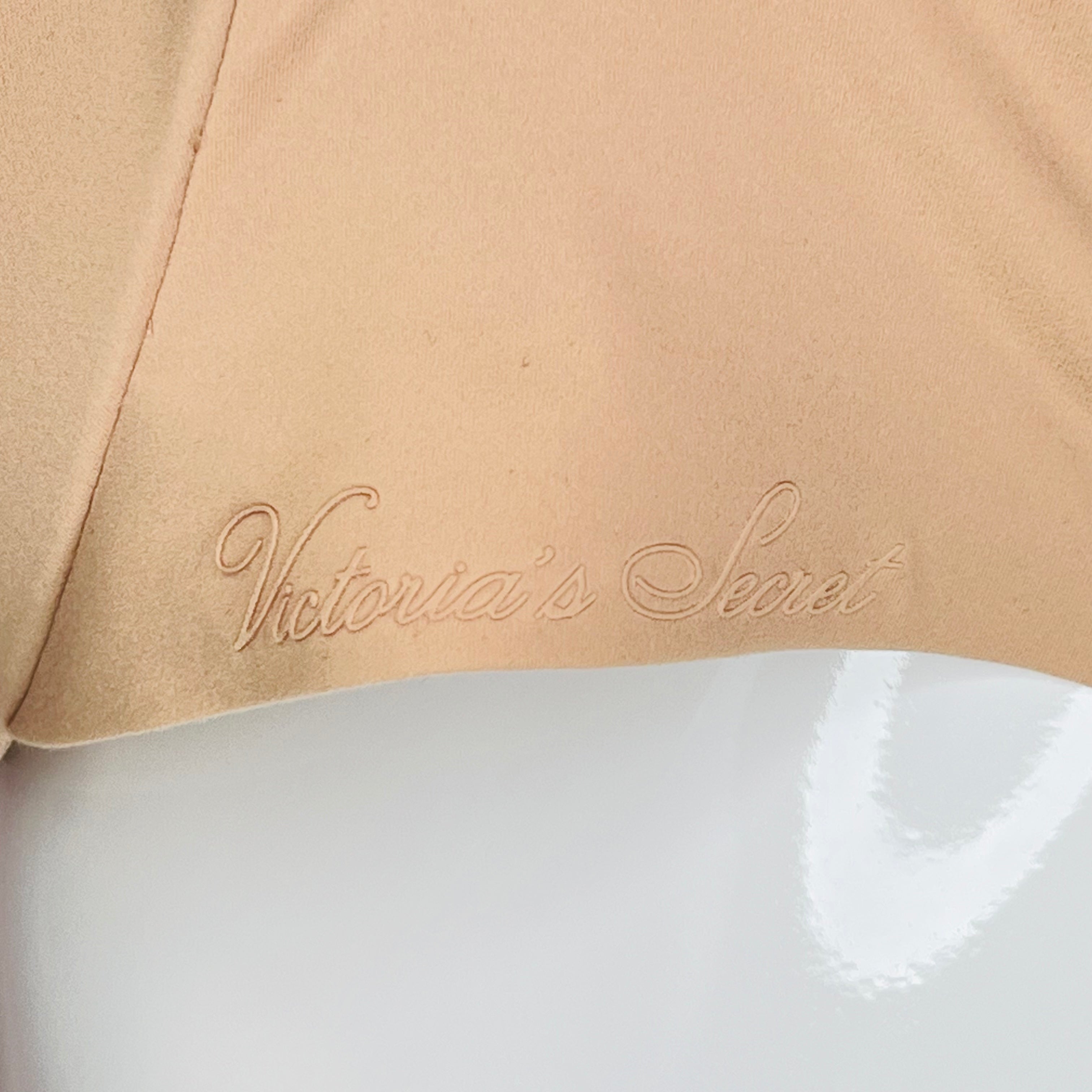 Victoria’s Secret logo embroidery na beige látce, angel sensual, pohodlná podprsenka