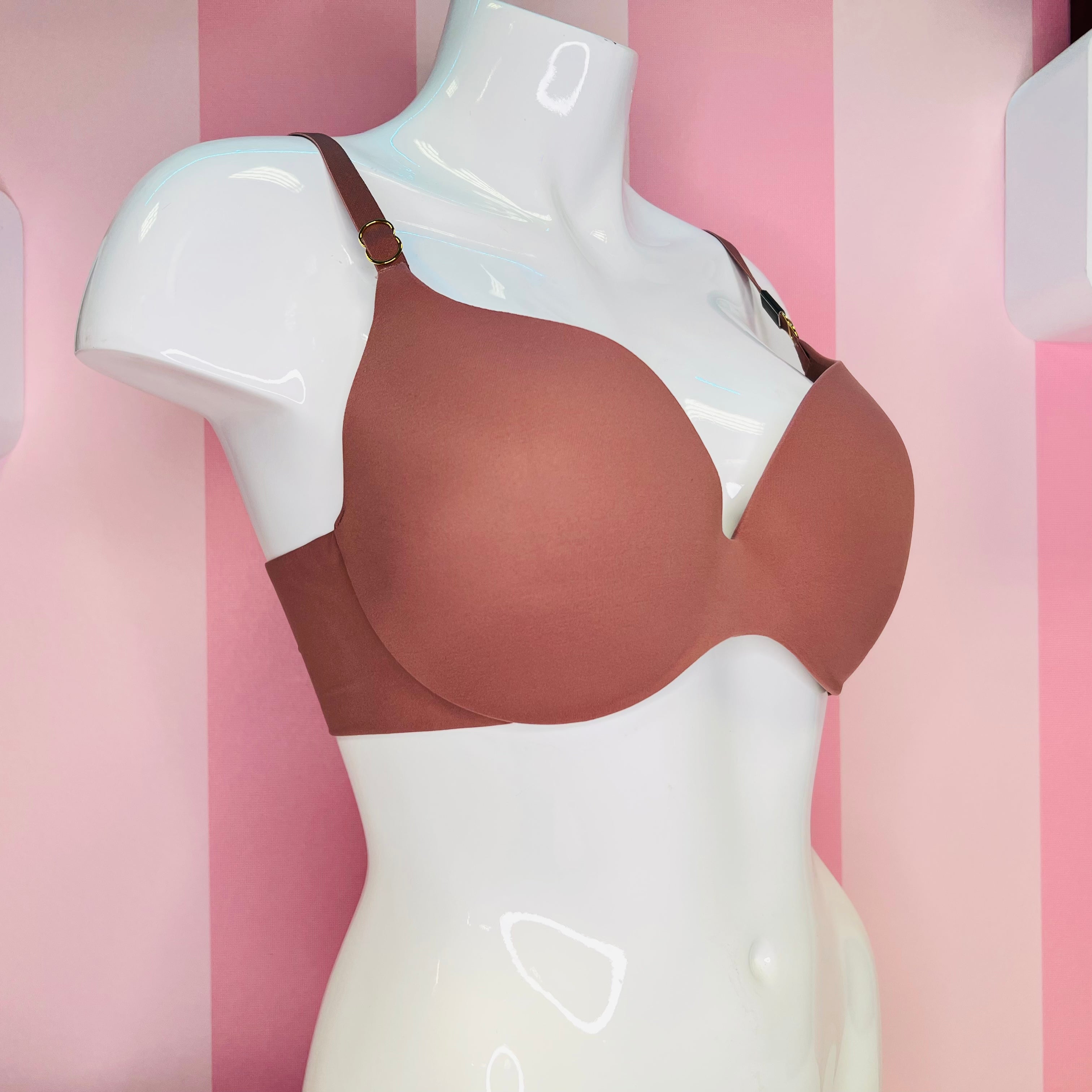 Hnědá angel sensual podprsenka Matná Bez Kostice na bílém modelu, pohodlná podprsenka