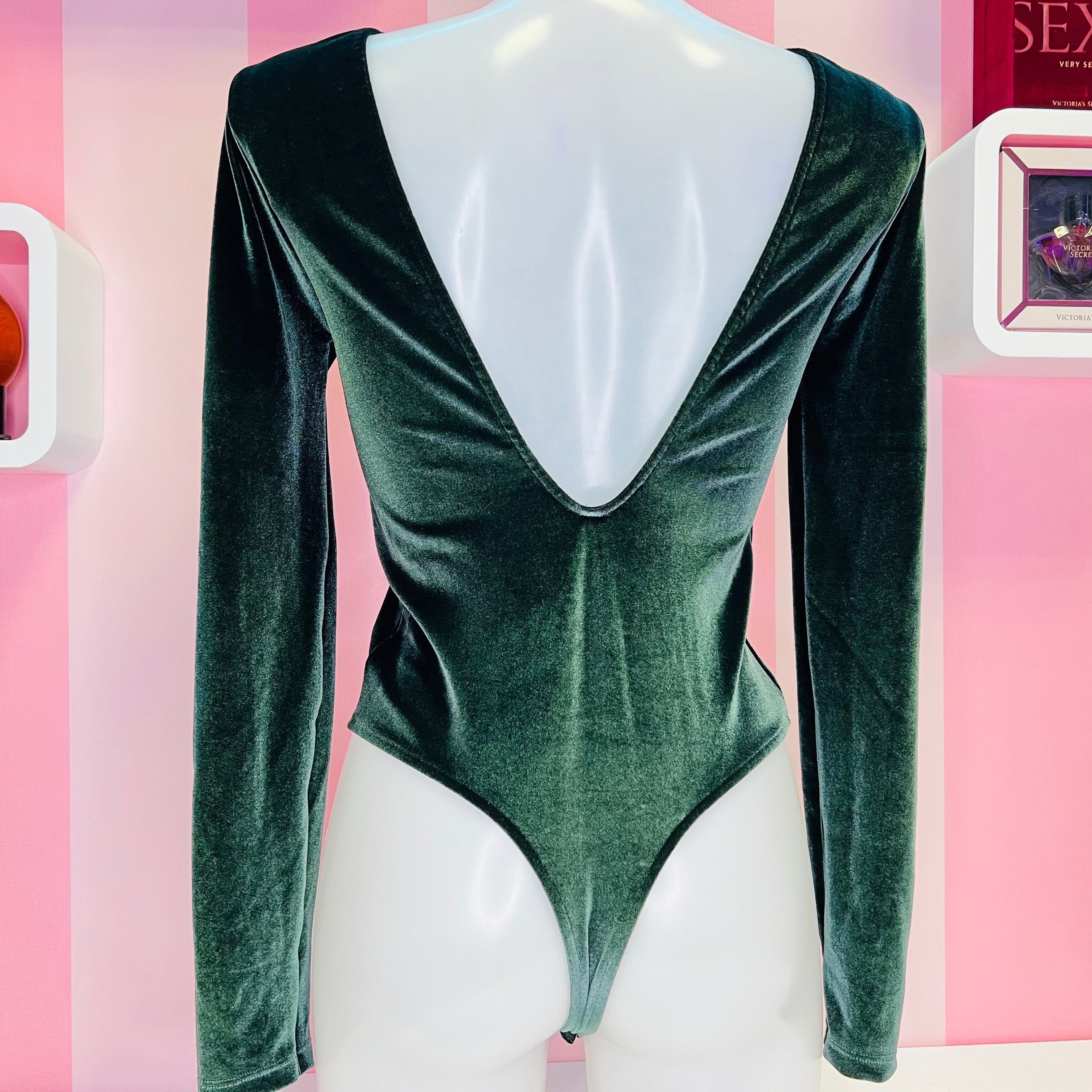 Zelené sametové body s hlubokým výstřihem a třpytivými hvězdami v produktu Victoria’s Secret Sametové Body s