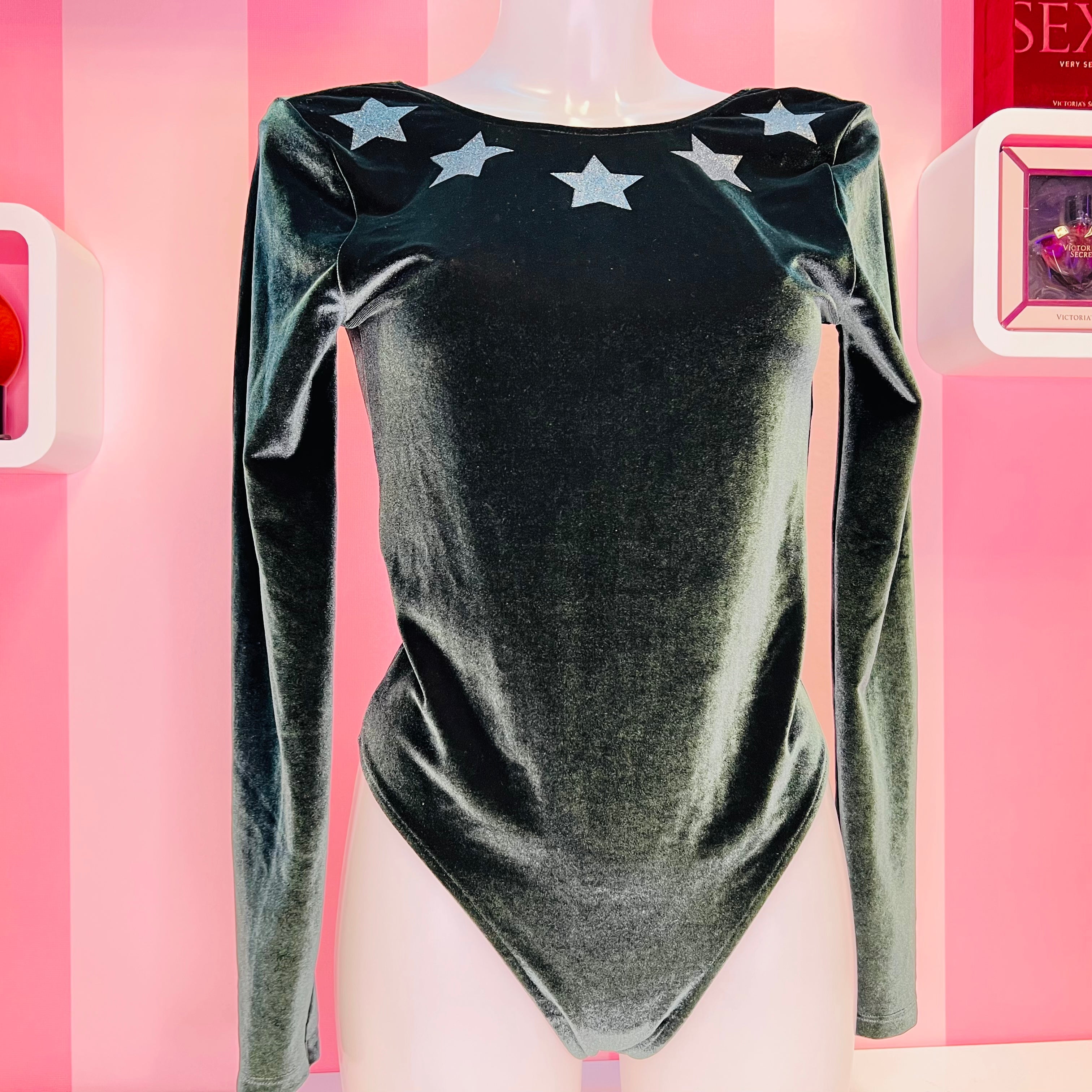 Sametový body s třpytivými hvězdami na zádech, Victoria’s Secret třpytivý body suit