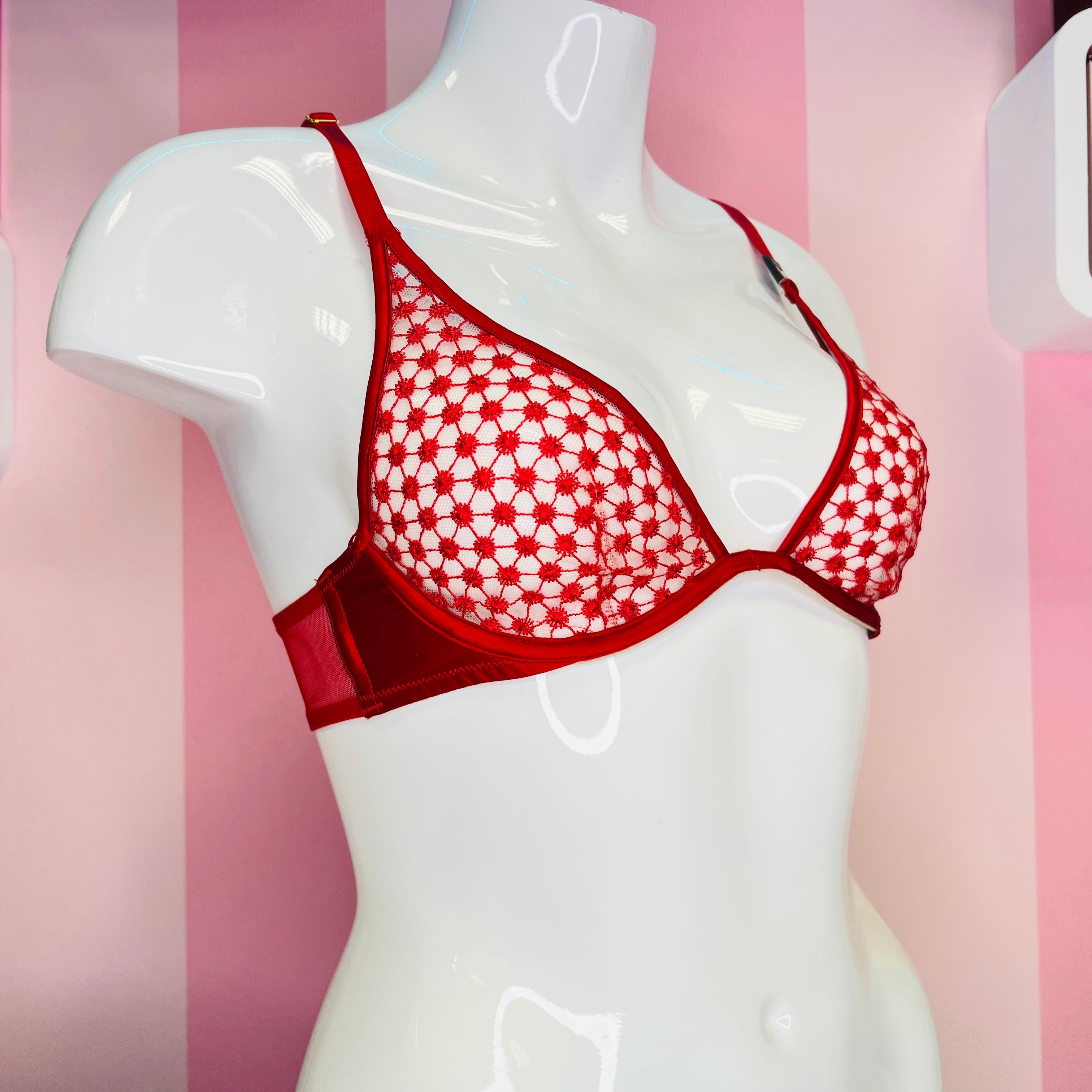Red and white puntíkovaná podprsenka Victoria’s Secret Podprsenka Secret Unlined na figuríně