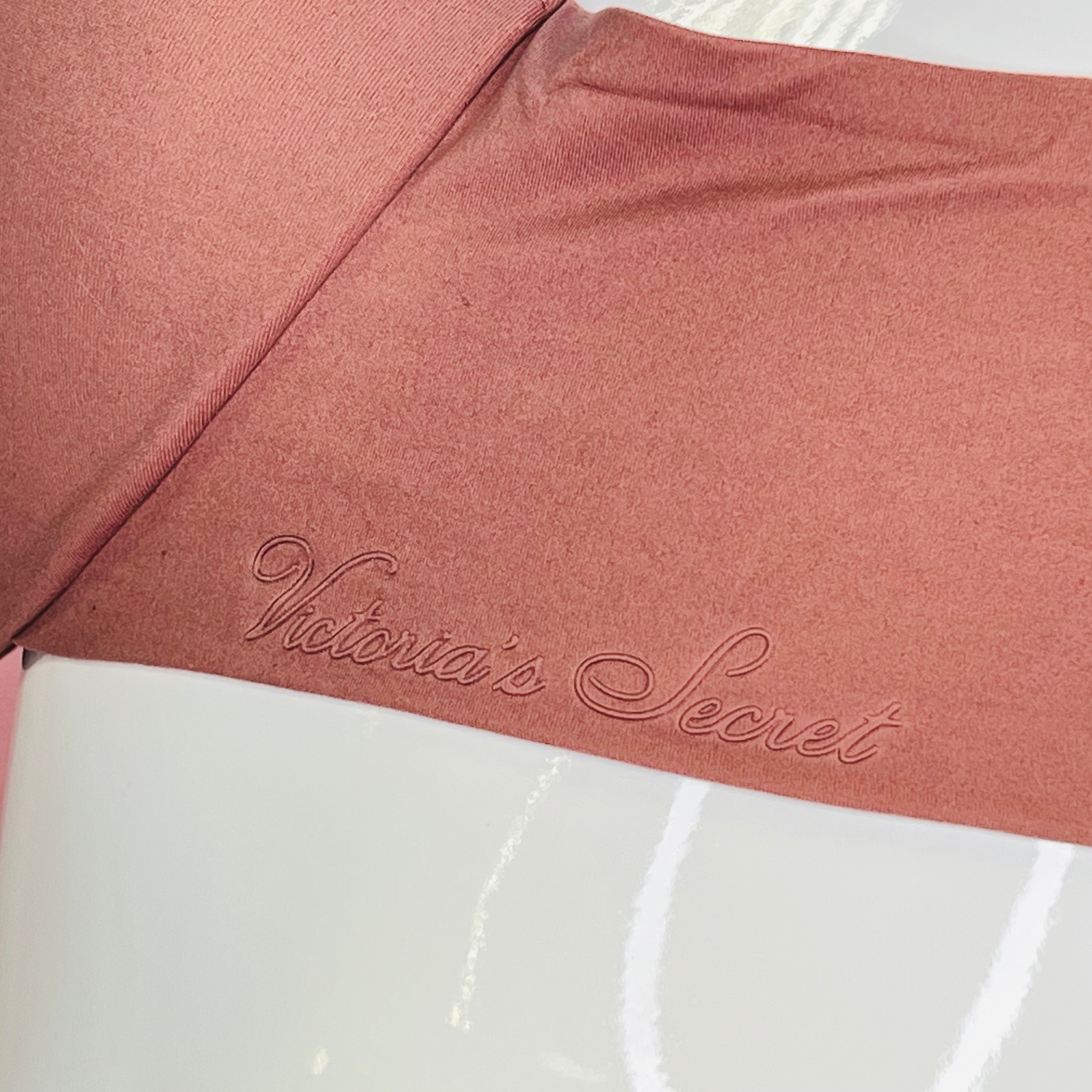 Růžová Victoria’s Secret látka s embossed logem pro pohodlná podprsenka s nastavitelnými ramínky