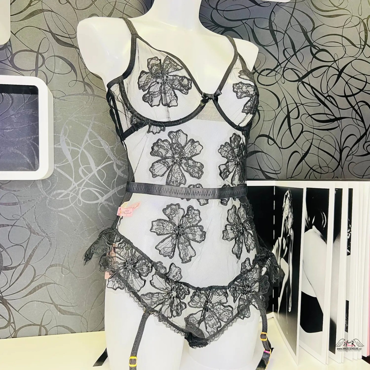 Floral lace lingerie set Agent Provocater Podvazkové Body Sera Phina, svádivé síťované body