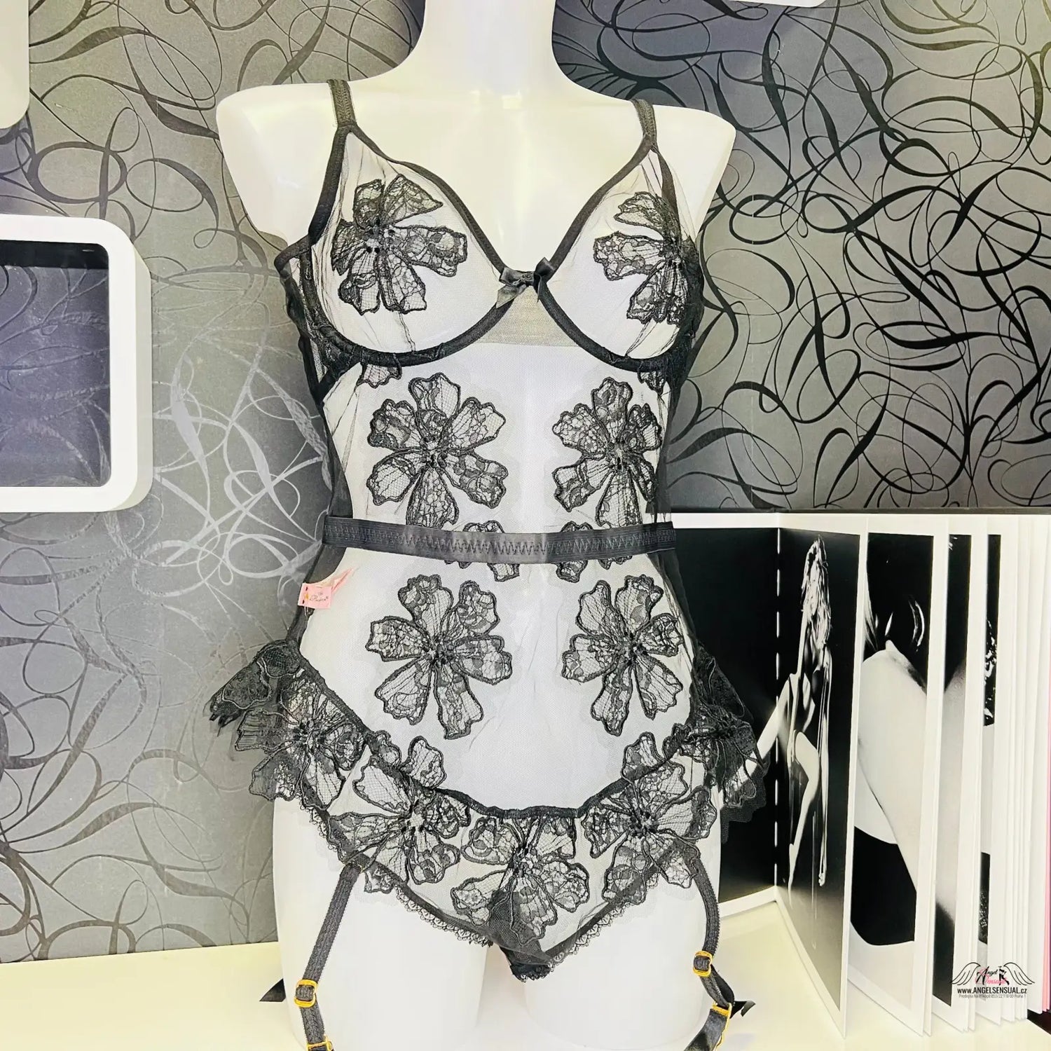 Floral lace lingerie set Agent Provocater Podvazkové Body Sera Phina, svádivé síťované body