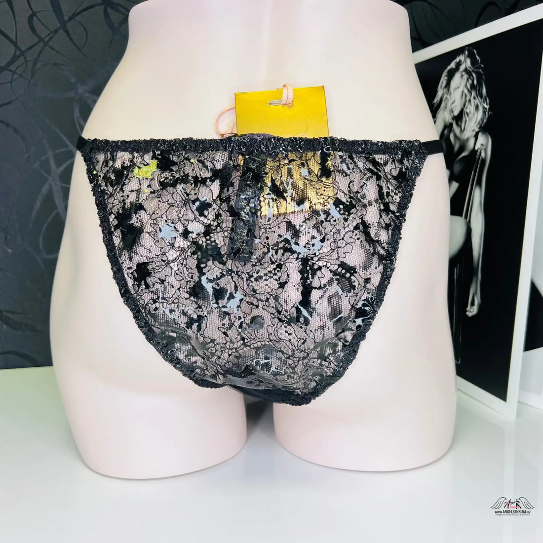 Black lace kalhotky Deziree s mokrým efektem a úzkými pásky, Agent Provocateur