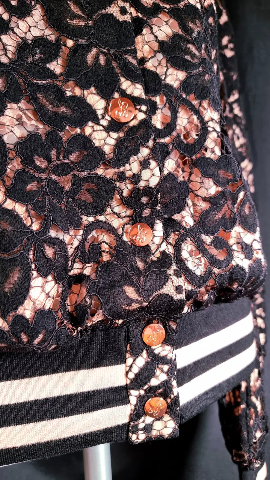 Černá krajková bunda Codey Bomber od Agent Provocateur, stylová bunda Codey