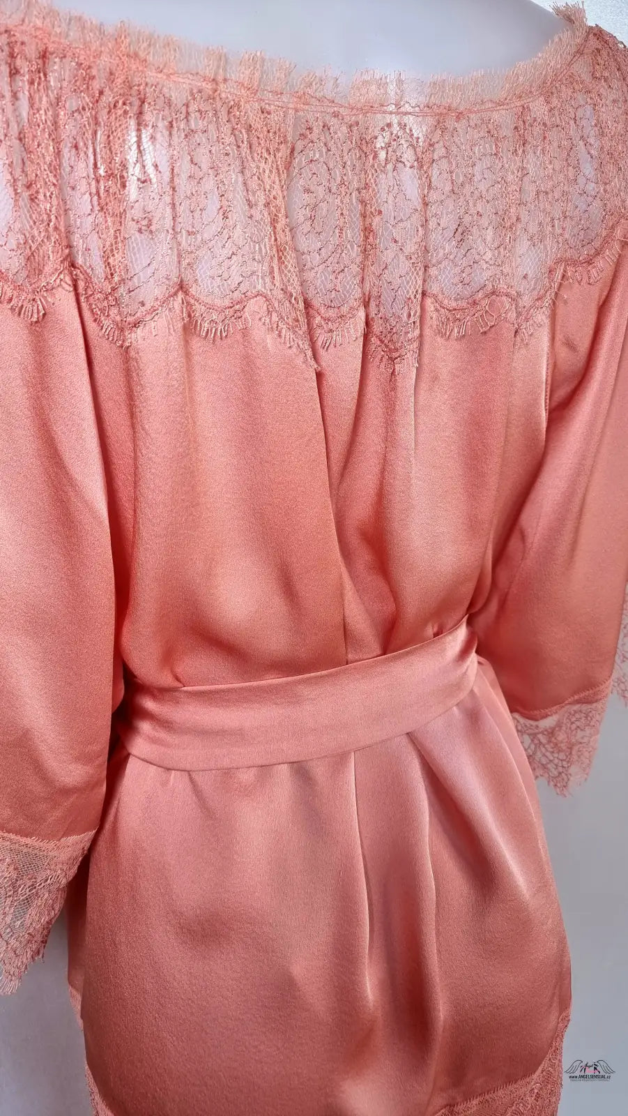 Obrázek agent provocateur racqulle peach pyžamový set s hedvábnou saténovou róbou a krajkou