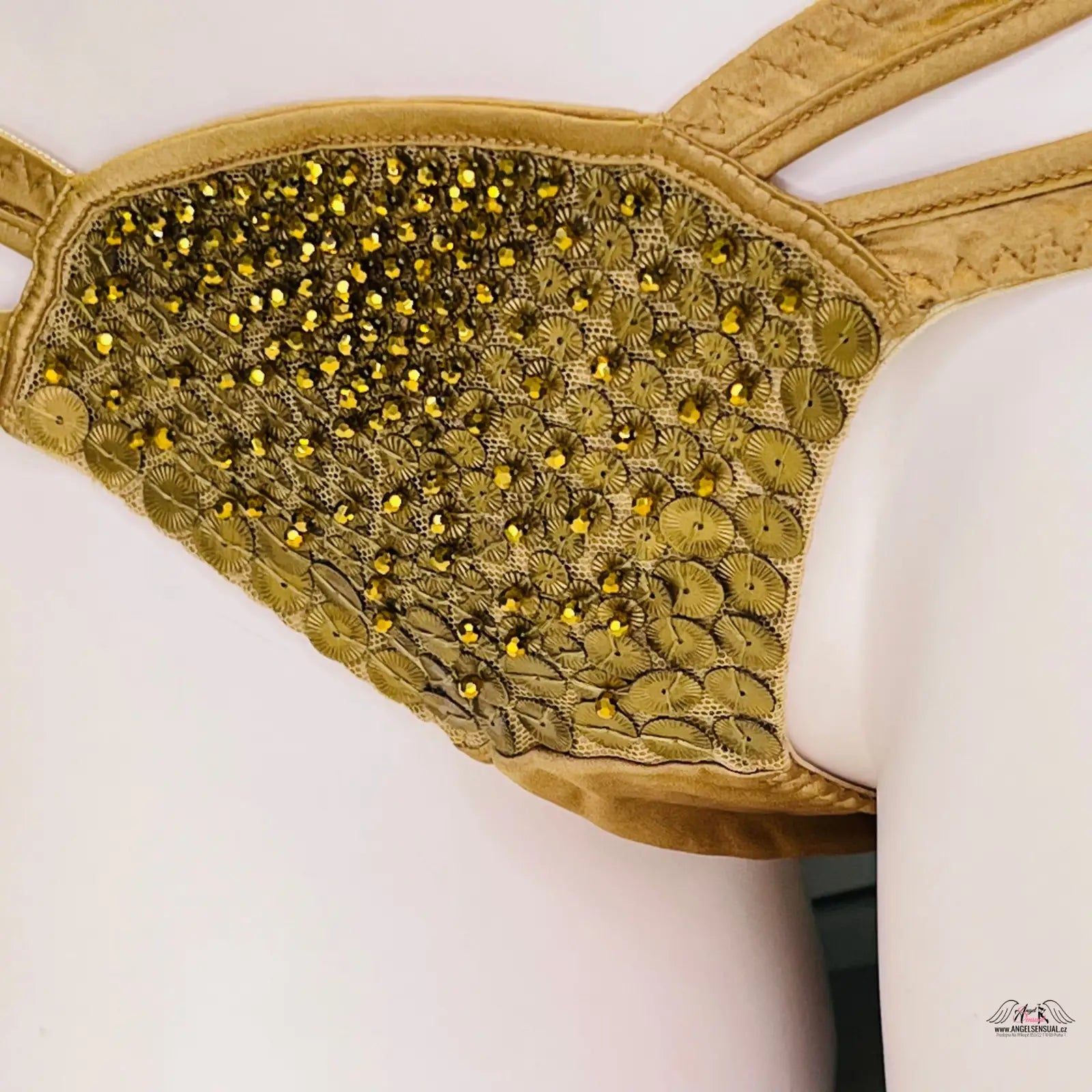 Gold sequined bikini bottom from Agent Provocateur Astra Soiree asymetrické kalhotky s všitými ozdobami