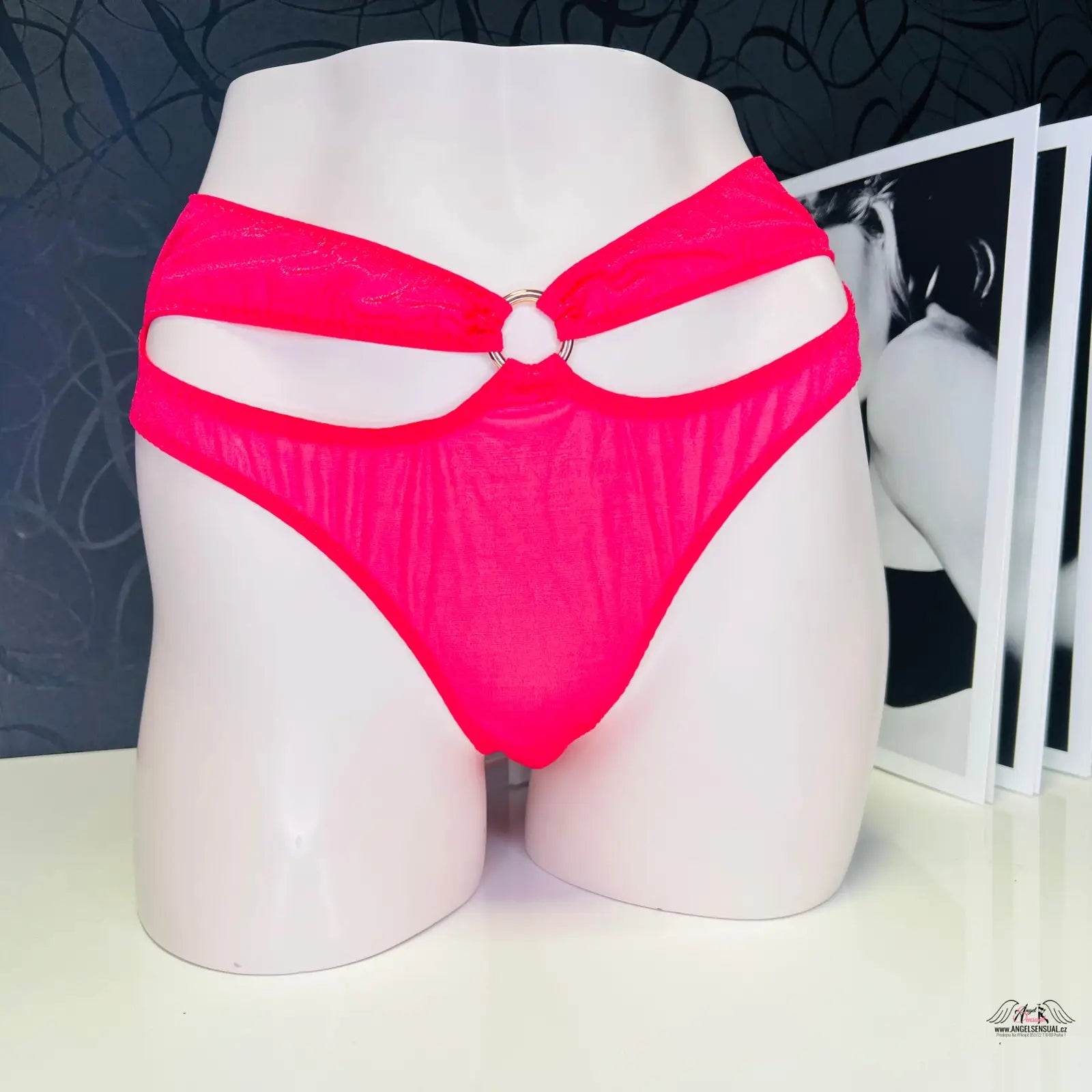 Hot pink vysokým pasem kalhotky bar s dekorativním O-kroužkem, ideální apparel & accessories