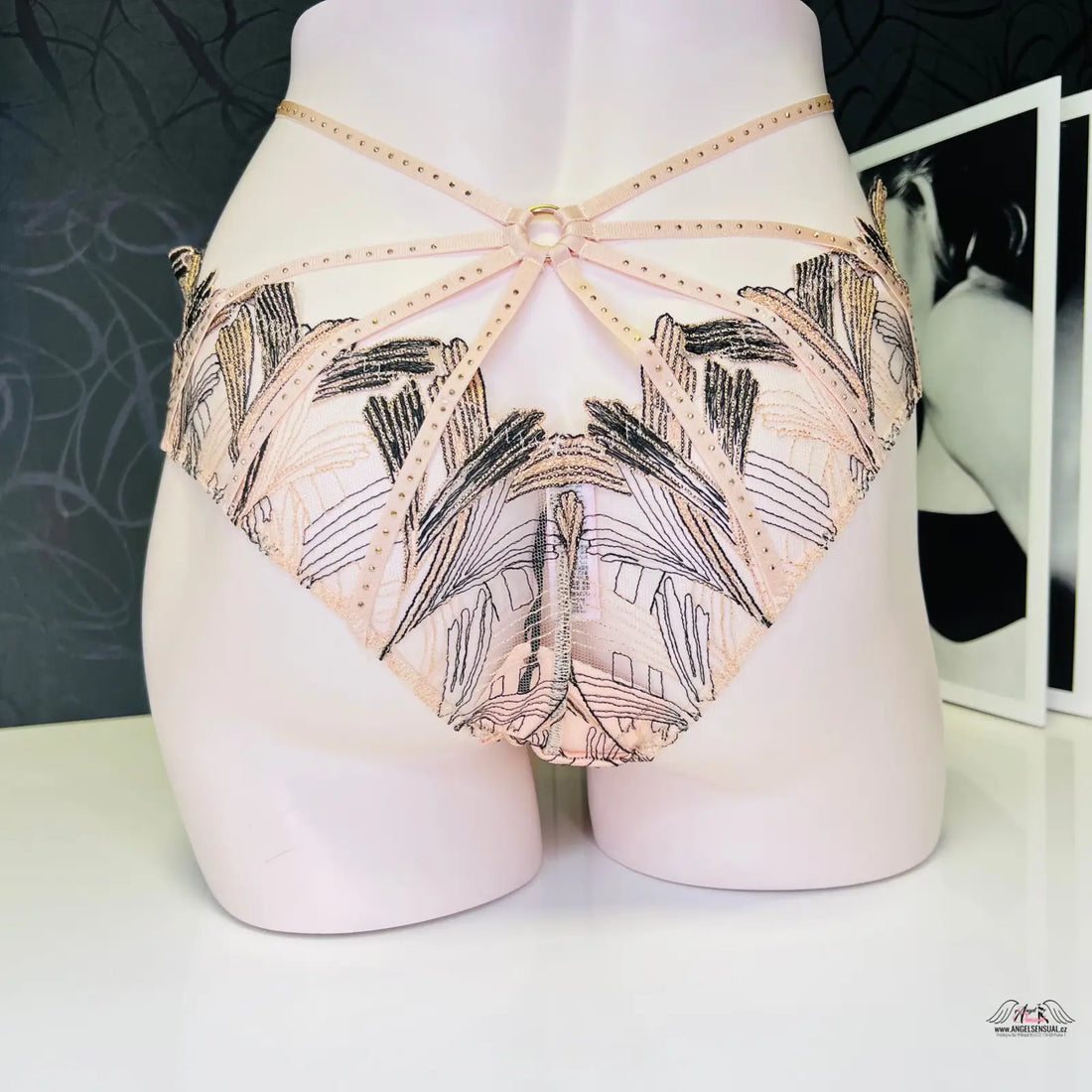 Peachové kalhotky Christalina s zlatými detaily a ozdobnými pásky