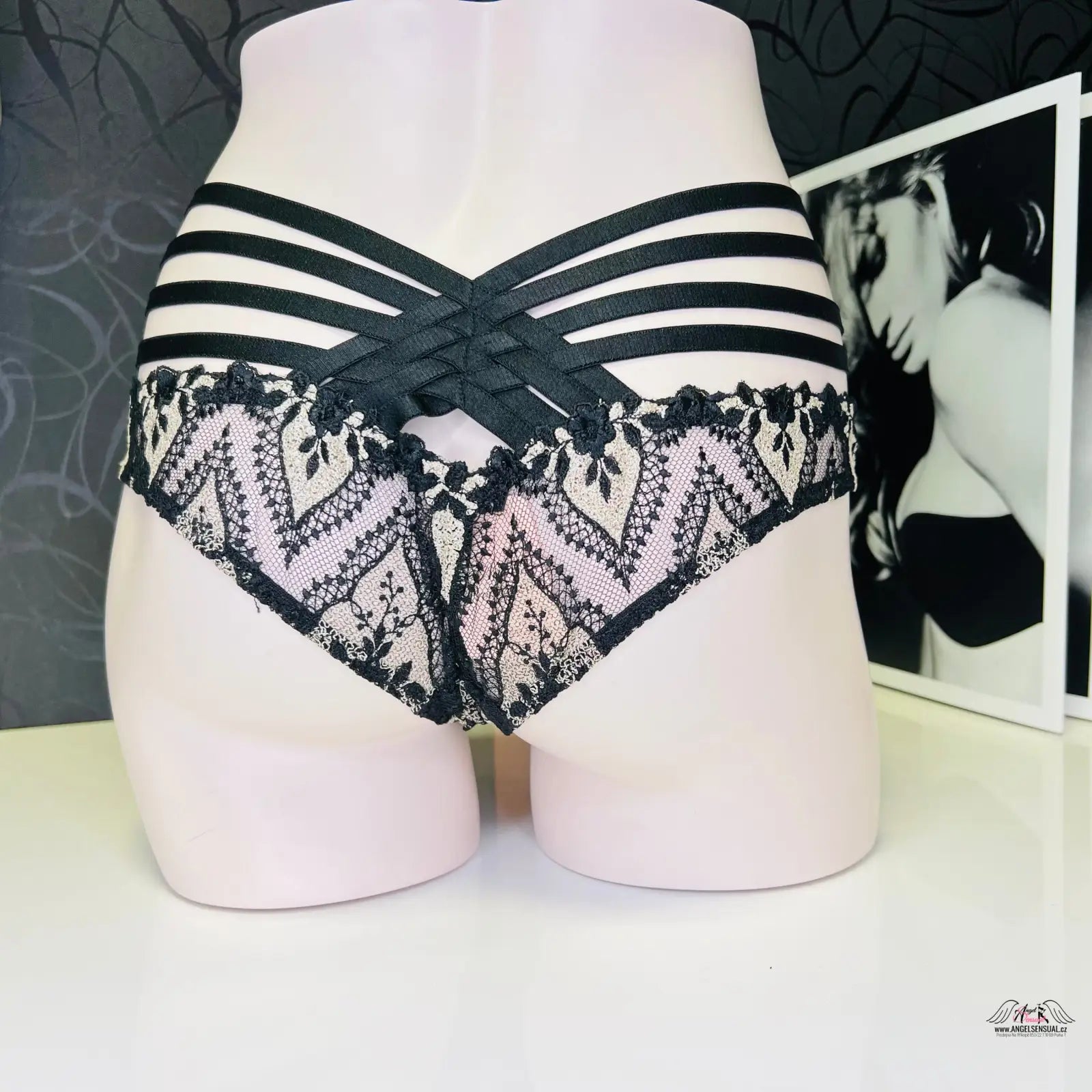 Černé krajkové a strappy kalhotky Dioni v stylu bondage, apparel & accessories