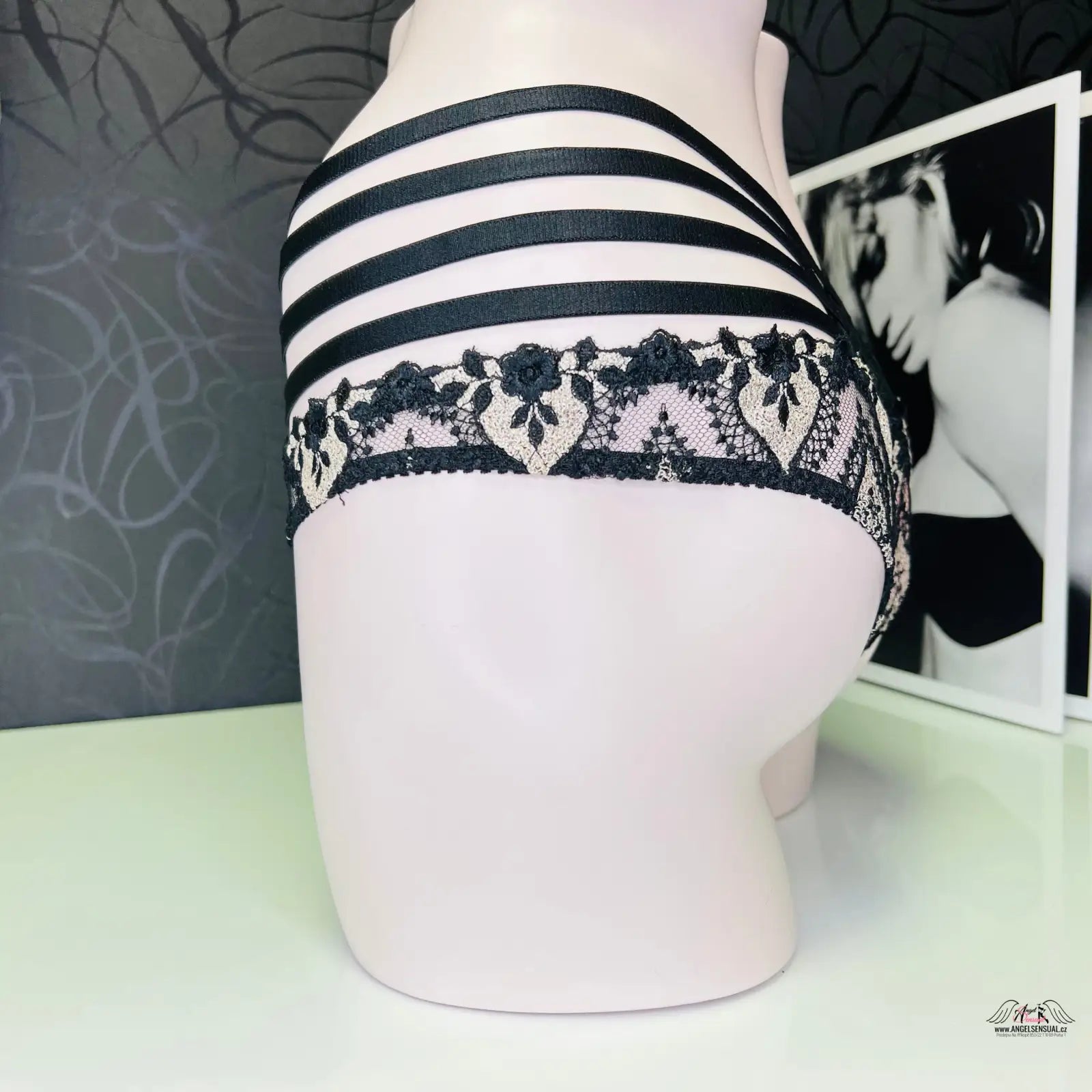 Černé pruhované krajkové kalhotky Dioni v stylu bondage, ideální do kolekce apparel & accessories