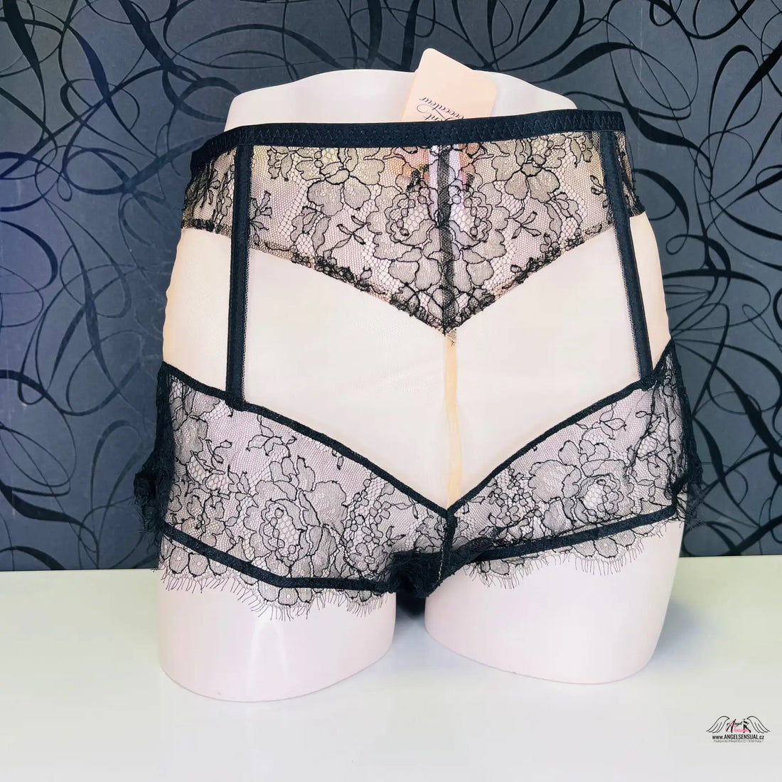 Lace-trimmed vysokým pasem agent provocateur kalhotky fantazia pro elegantní vzhled