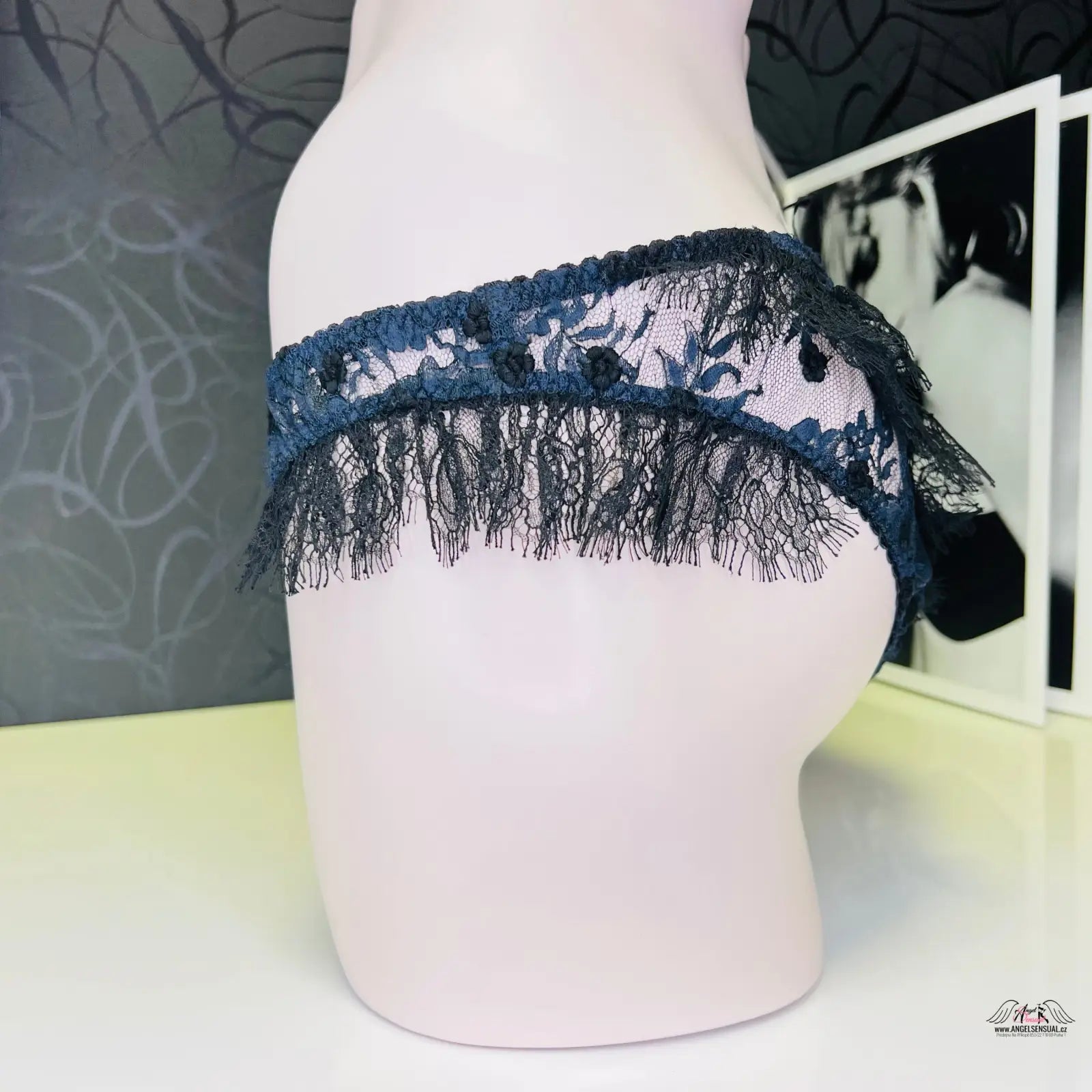 Lace and fringe lingerie, Agent Provocateur Kalhotky Macey v černou krajkou