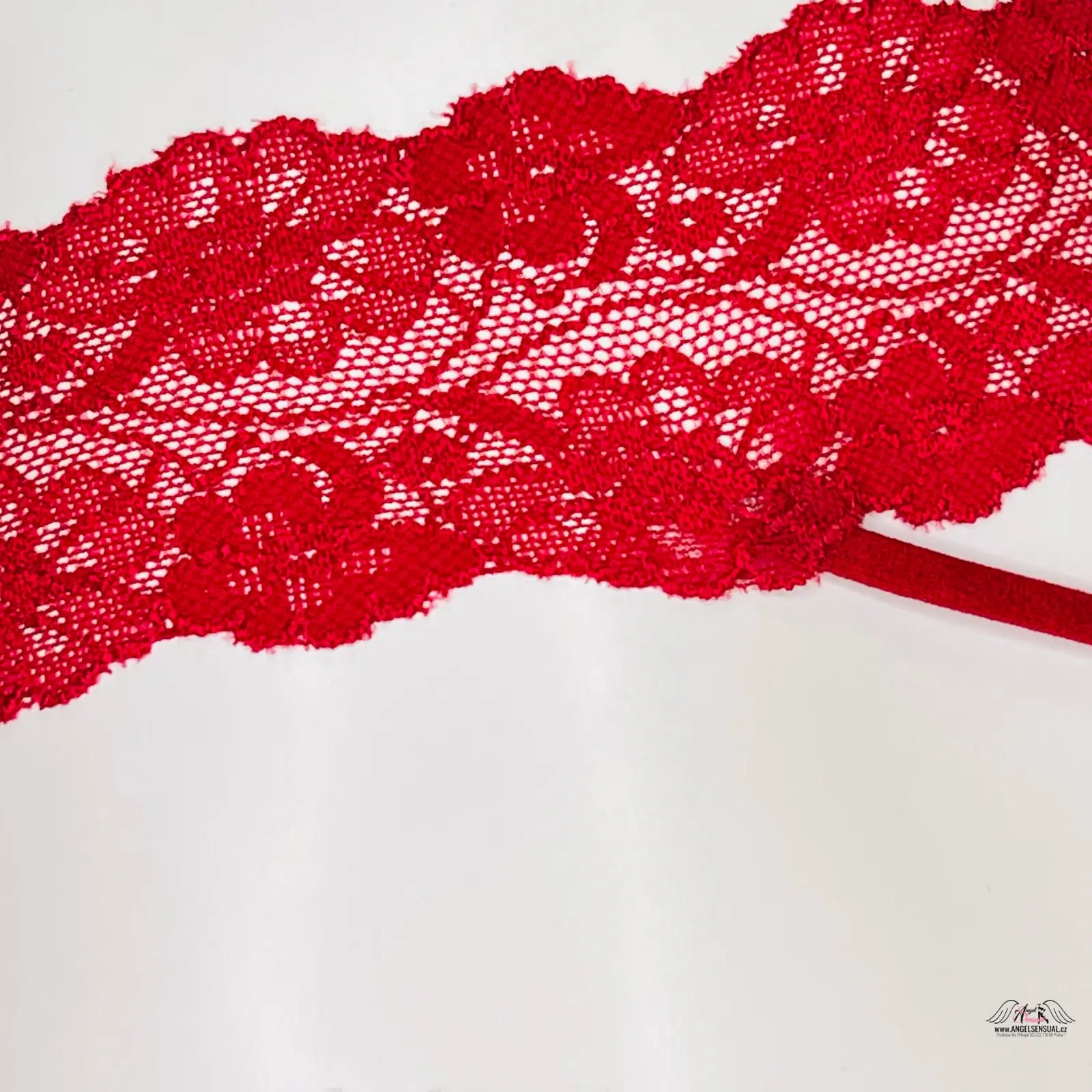 Rudé kalhotky Maillys s jemnou krajkou lace trim pro elegantní vzhled