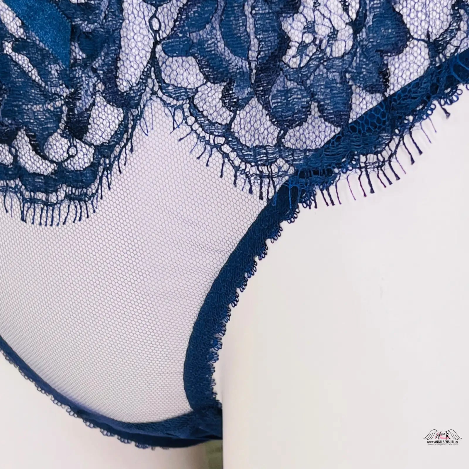 Agent Provocateur Kalhotky Piper Pink/Navy s modrým krajkovým a síťovaným materiálem