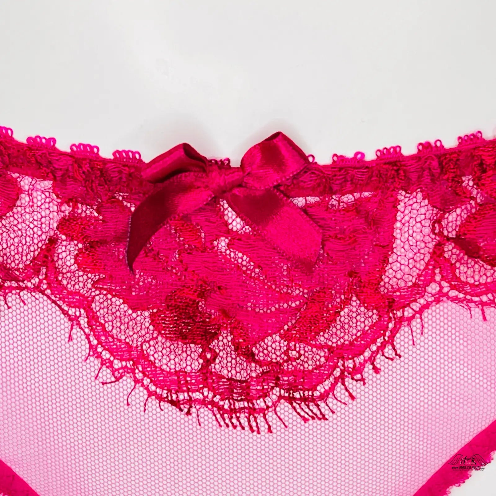 Fuchsiové krajkové kalhotky Agent Provocateur Kalhotky Piper s saténovou mašlí