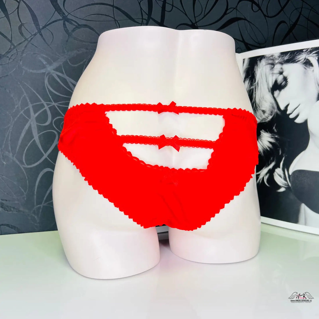 Agent Provocateur svůdné Červené kalhotky s krajkou a zářezem na zádech