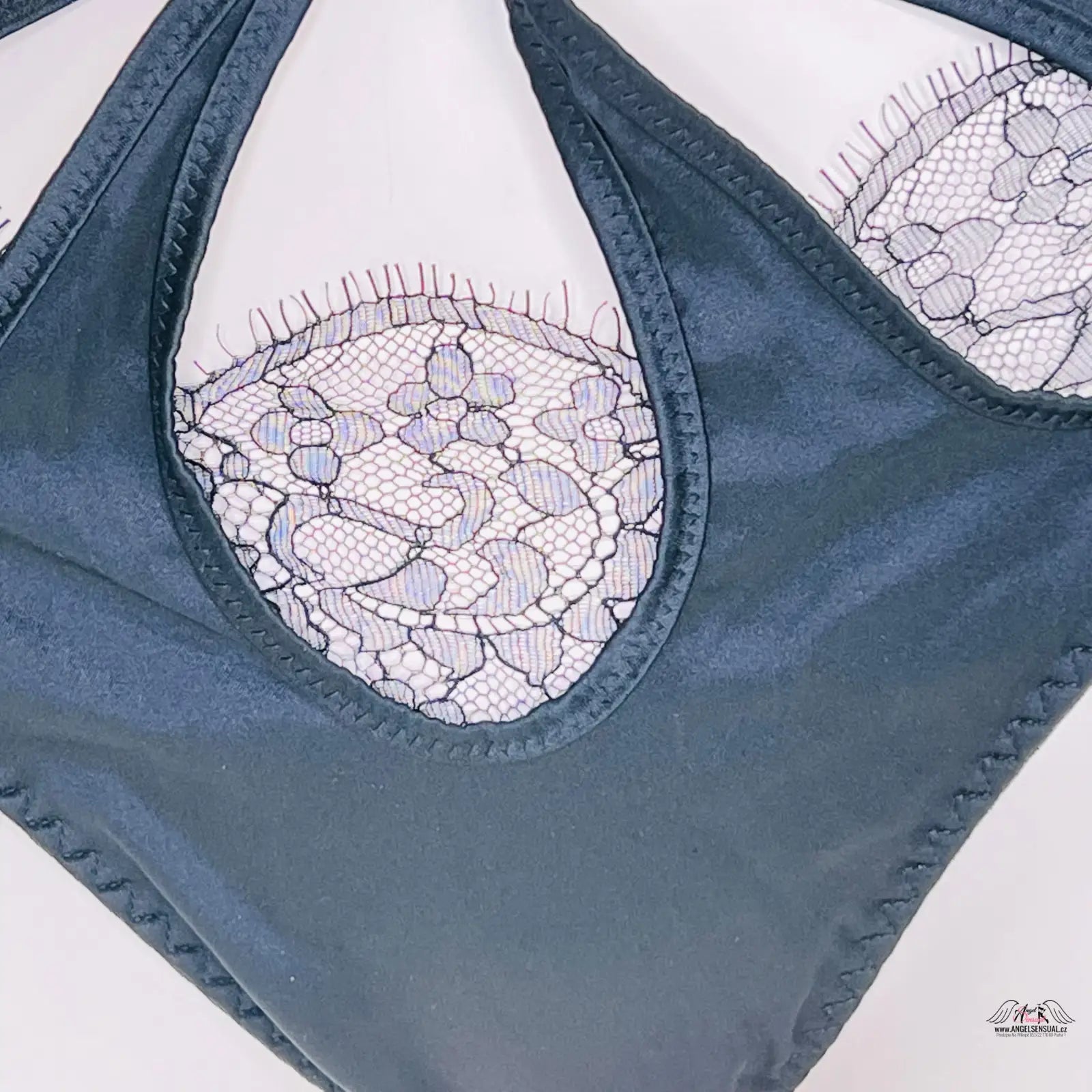 Navy blue kalhotky ouvert s bílými krajkovými košíčky od Agent Provocateur