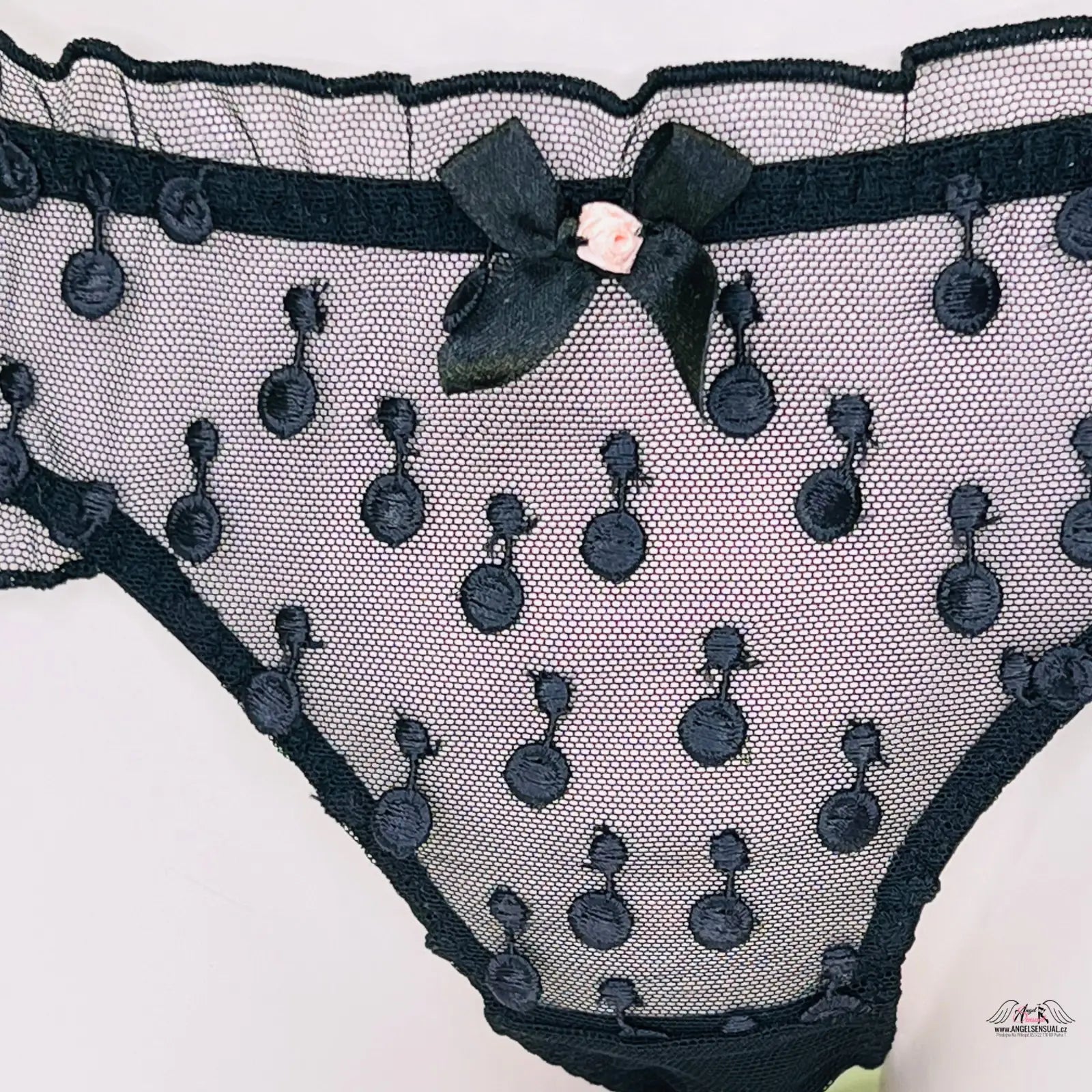 Agent Provocateur Kalhotky Zazou s černou síťovou tanga s puntíky a mašlí