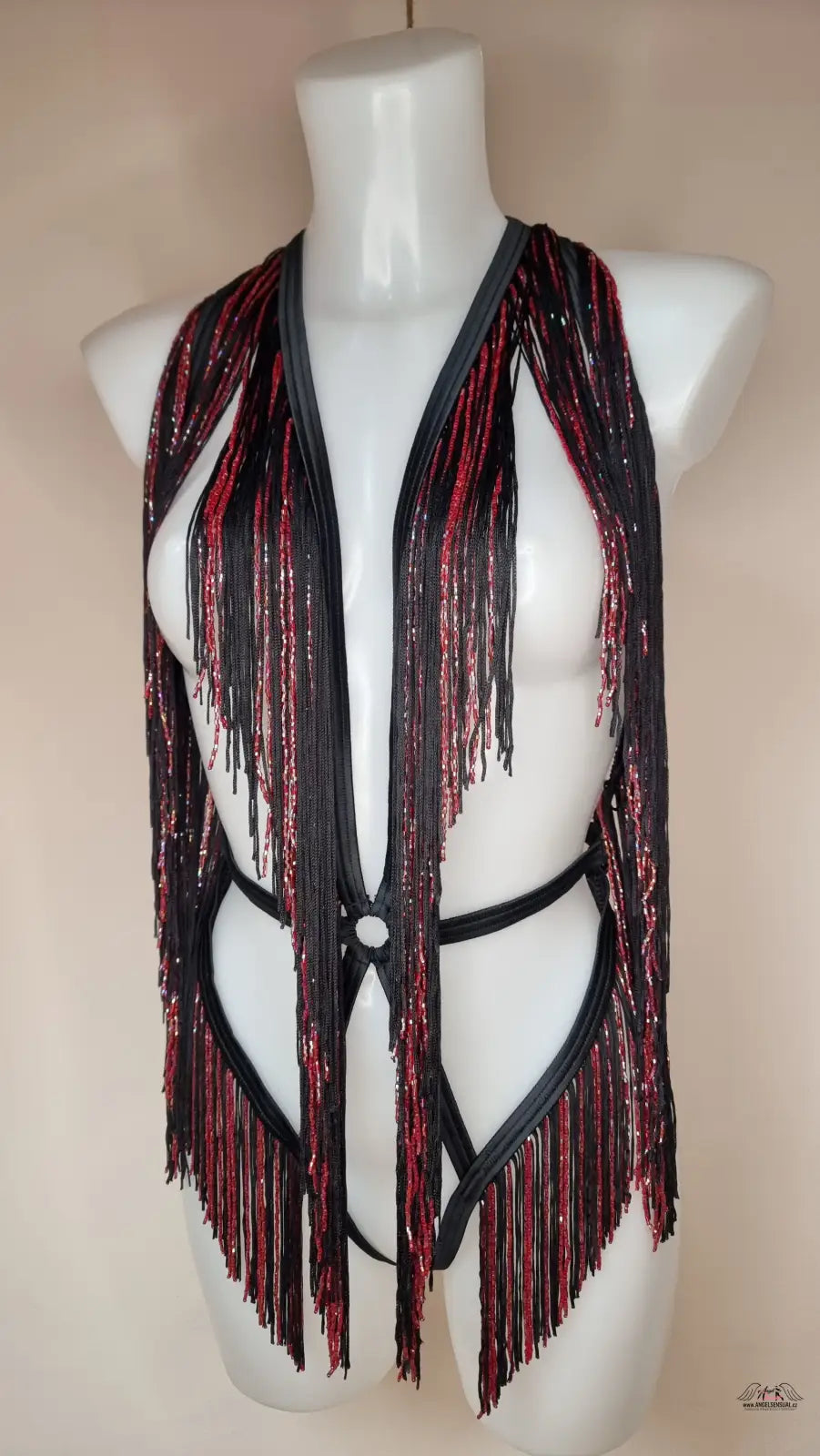 Černý a červený třásněmi zdobený korálkový playsuit Inga od Agent Provocateur