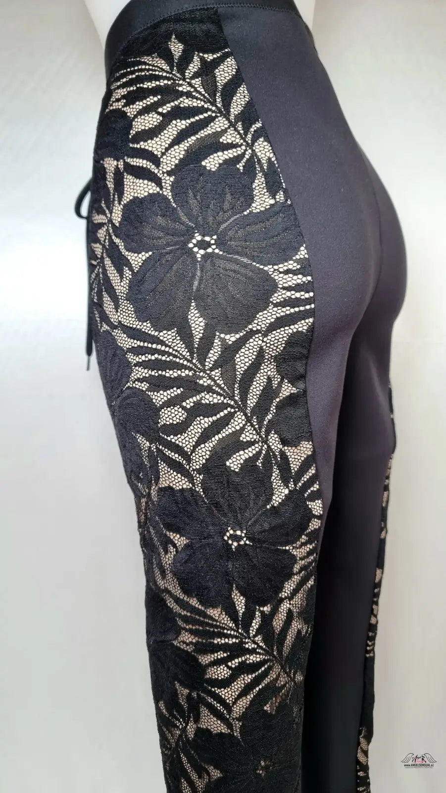 Stylové legíny Audrey Black s béžovou krajkou a květinovým krajkovým bočním panelem