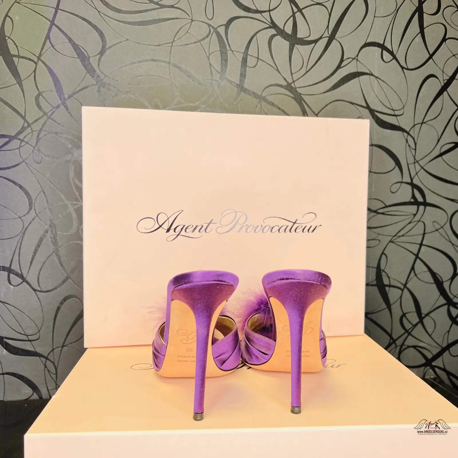 Agent Provocateur Elice Mule fialové barvě s tenkými stiletto podpatky
