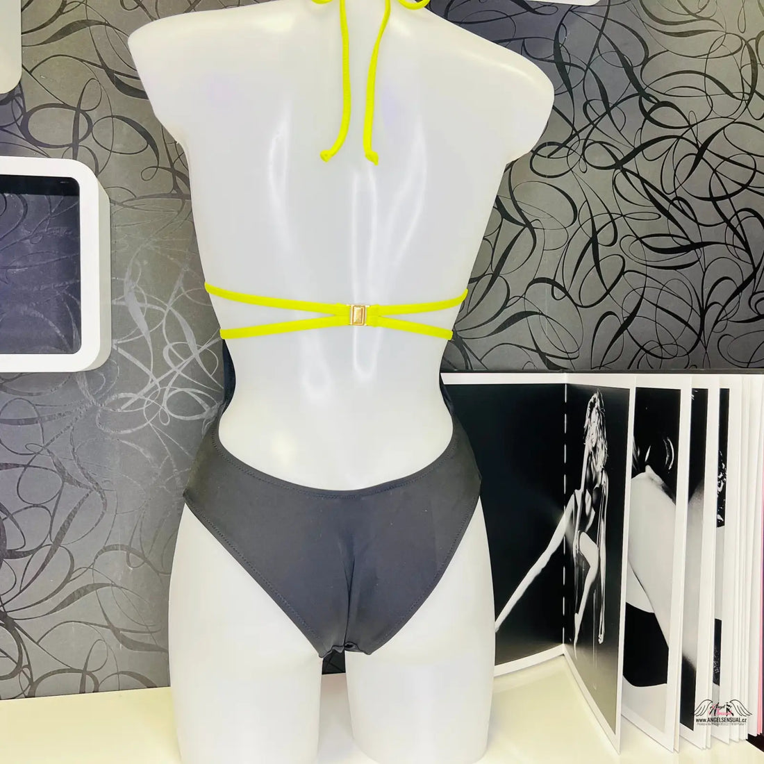 Šedé a žluté jednodílné plavky Cari na figuríně, Agent Provocateur Plavky Cari Lime/Bla