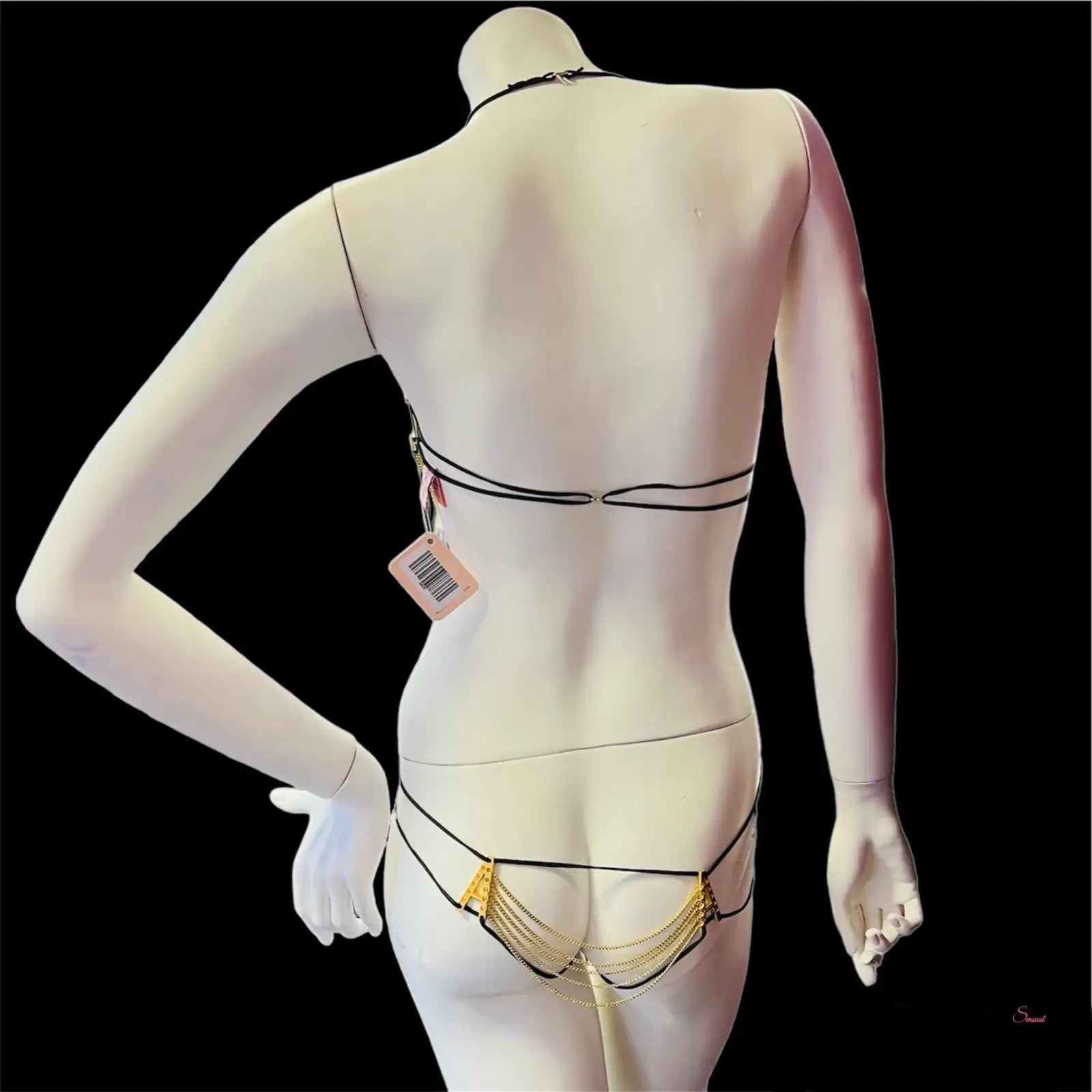 Manekýn s černobílým tělem v agent provocateur playsuit s zlatými řetízky