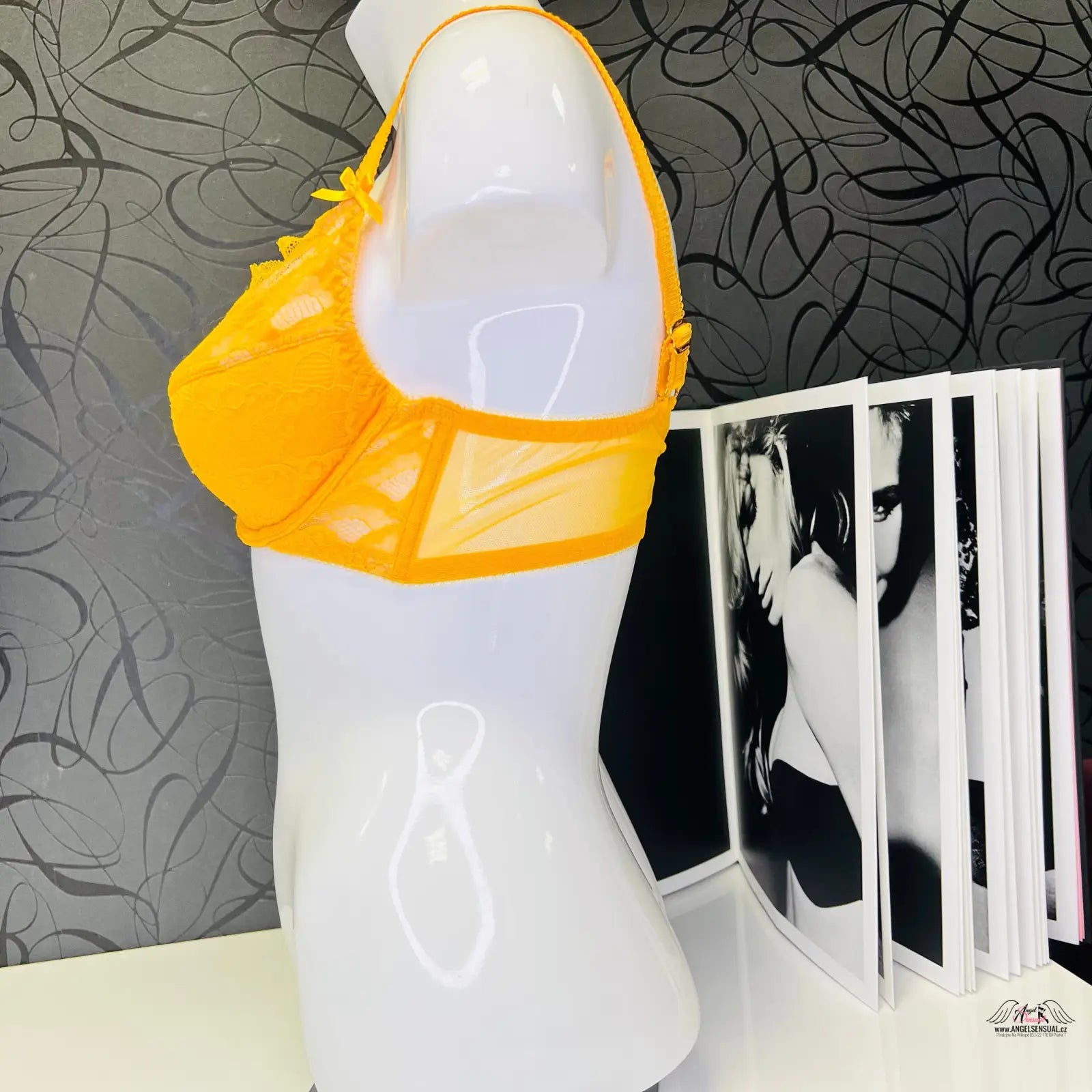 Žlutá síťovaná podprsenka Agent Provocateur Podprsenka Anna s push-up efektem