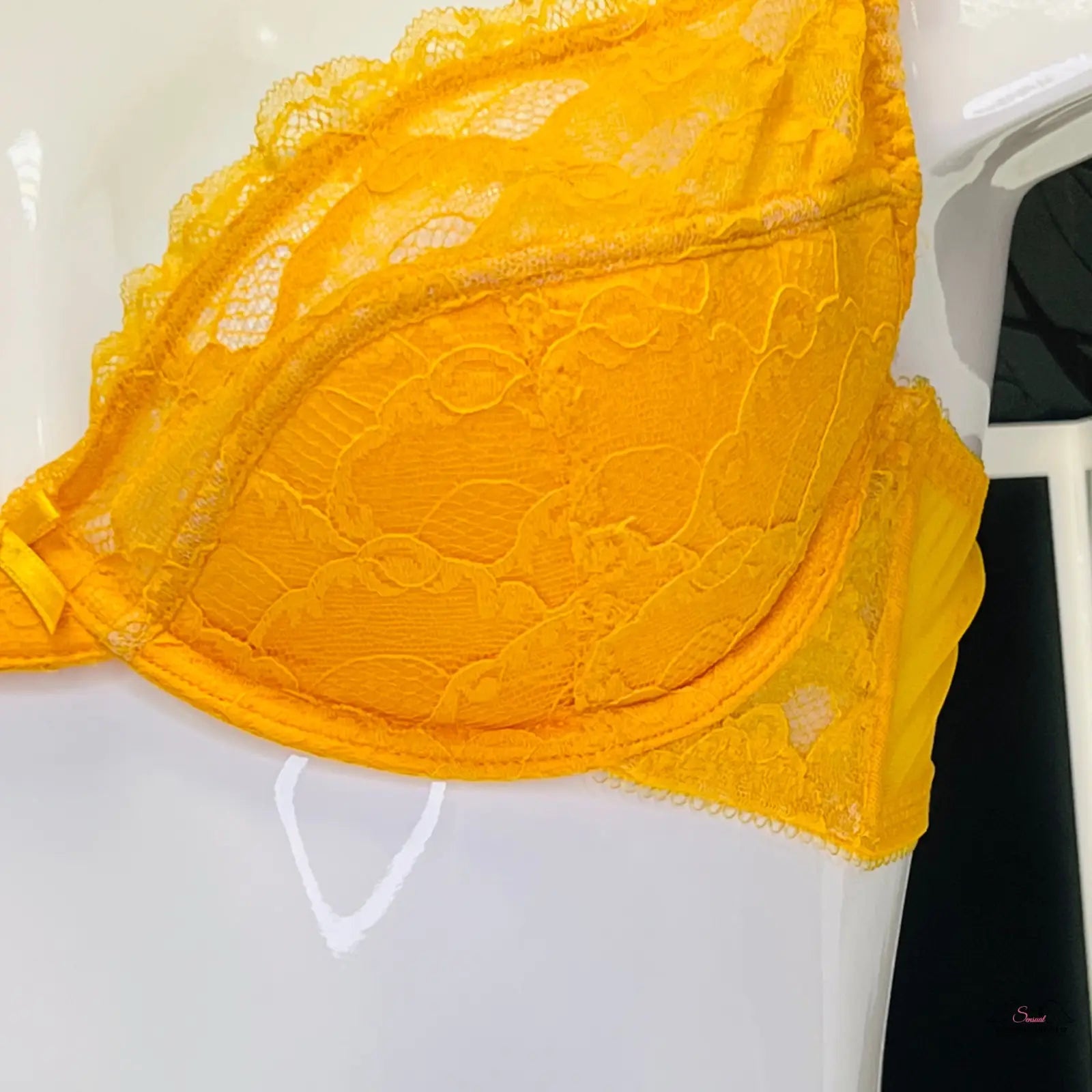 Žlutá krajková podprsenka Agent Provocateur Anna s push-up efektem