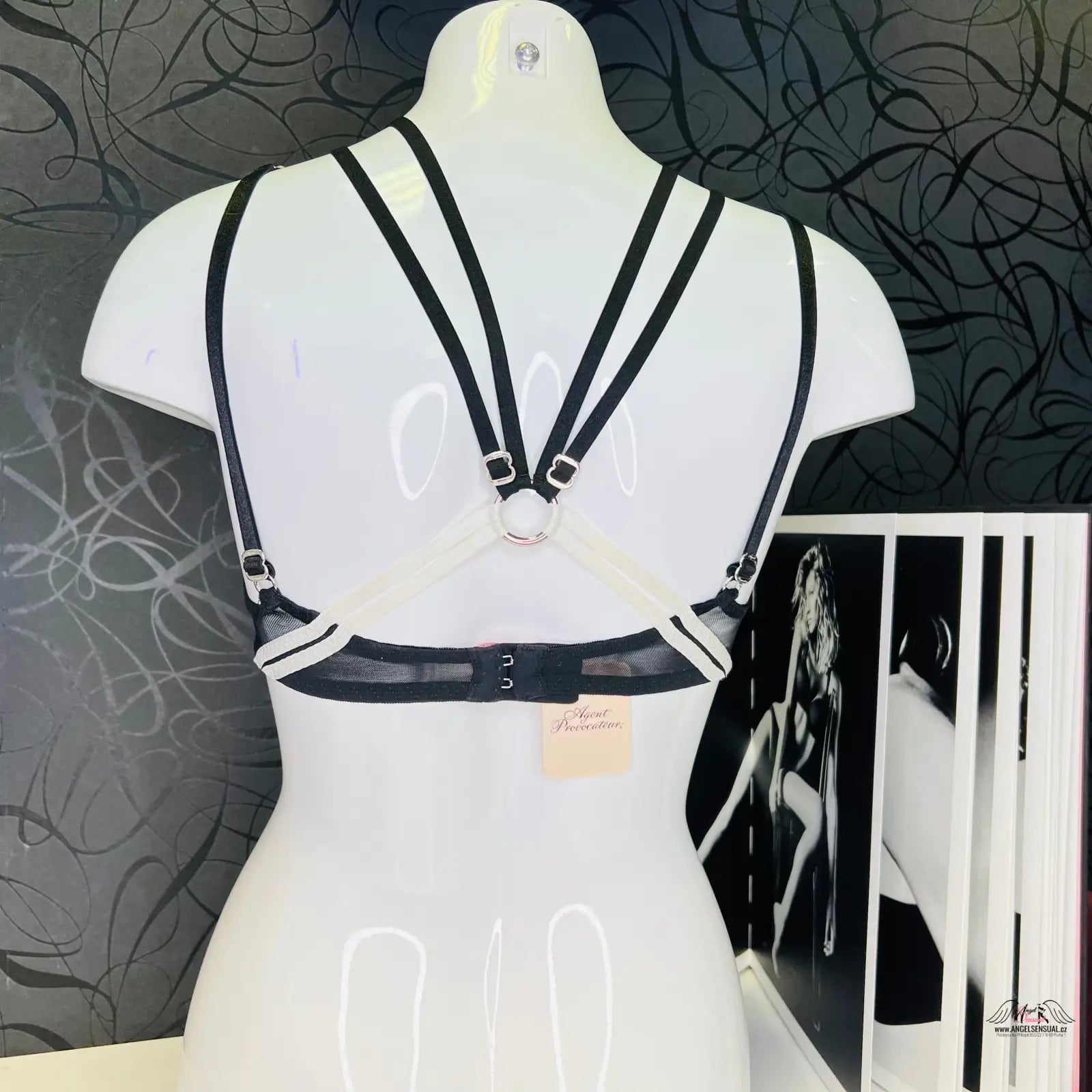 Agent Provocateur Podprsenka Carissa s ozdobnými pásky na modelu