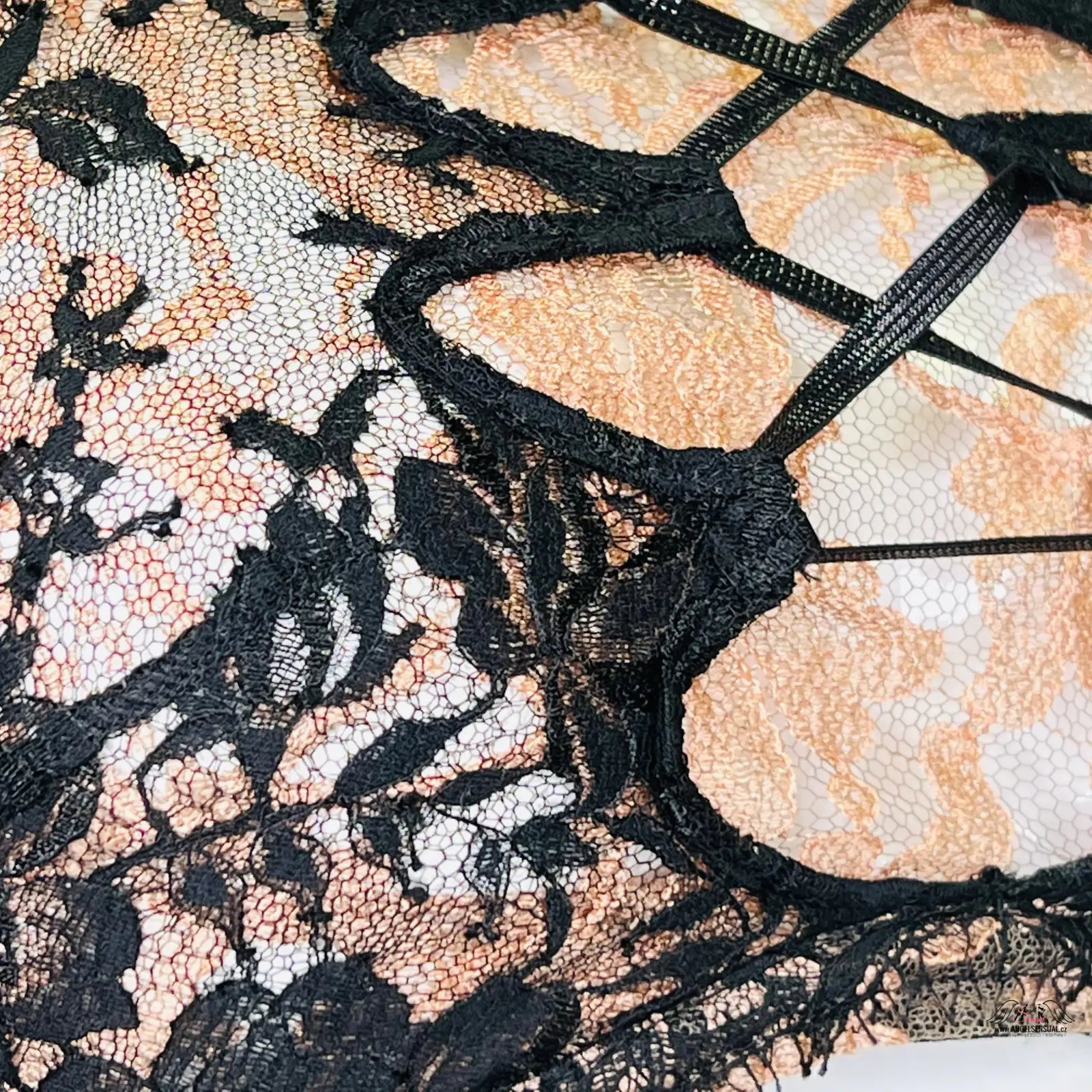 Black floral lace lingerie podprsenka celestine od značky Agent Provocateur