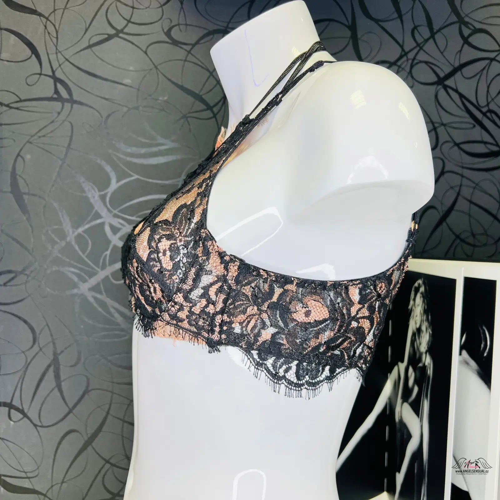 Lace bralette na figuríně s názvem Agent Provocateur Podprsenka Celestine