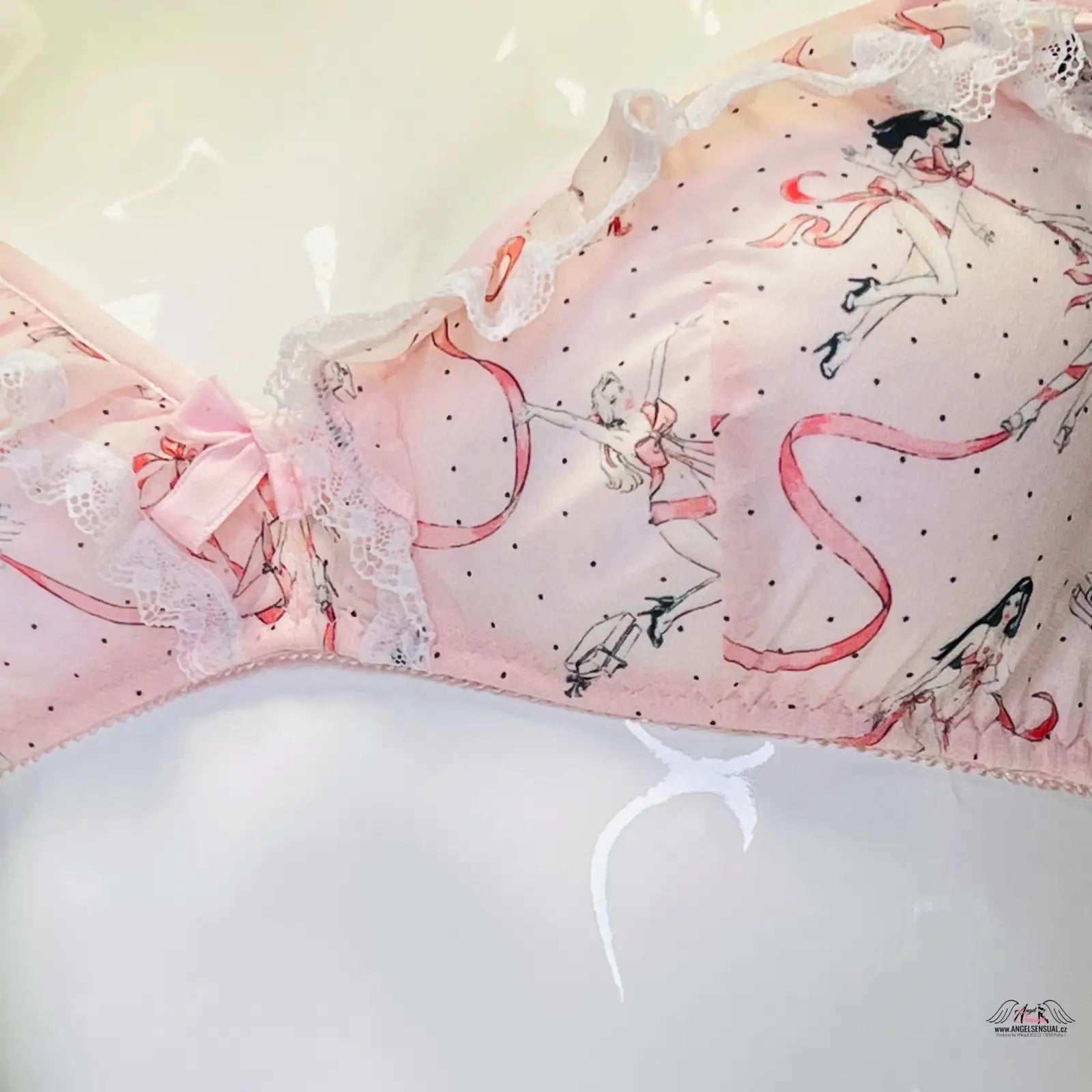 Agent Provocateur Podprsenka Cinta s růžovým vzorem a tanečními motivy, ideální volba