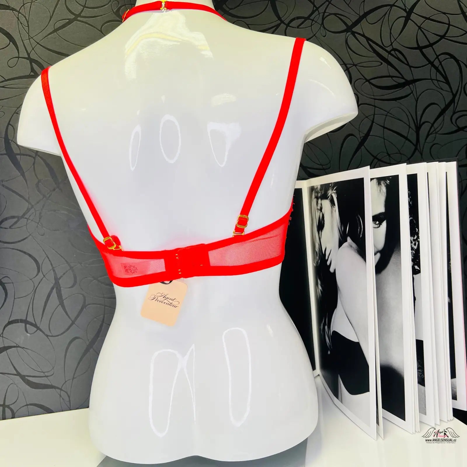 Červené spodní prádlo Agent Provocateur Podprsenka Kendall na figuríně, apparel & accessories