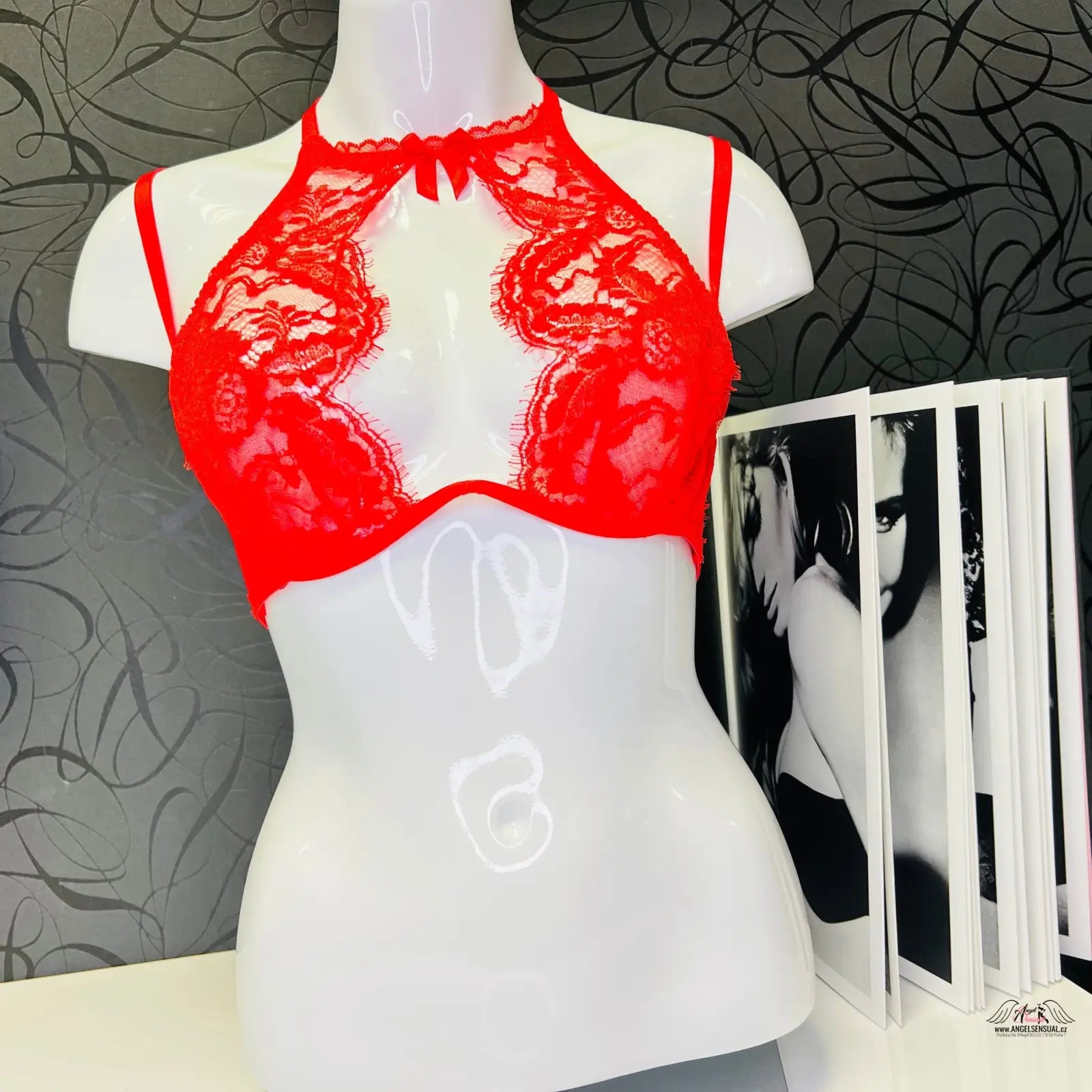 Agent Provocateur Podprsenka Kendall, červená krajková halter podprsenka, oblečení a doplňky