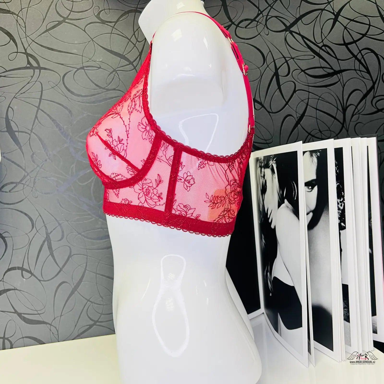 Agent Provocateur Podprsenka Liv s červeným květinovým krajkovým designem, širokými ramínky