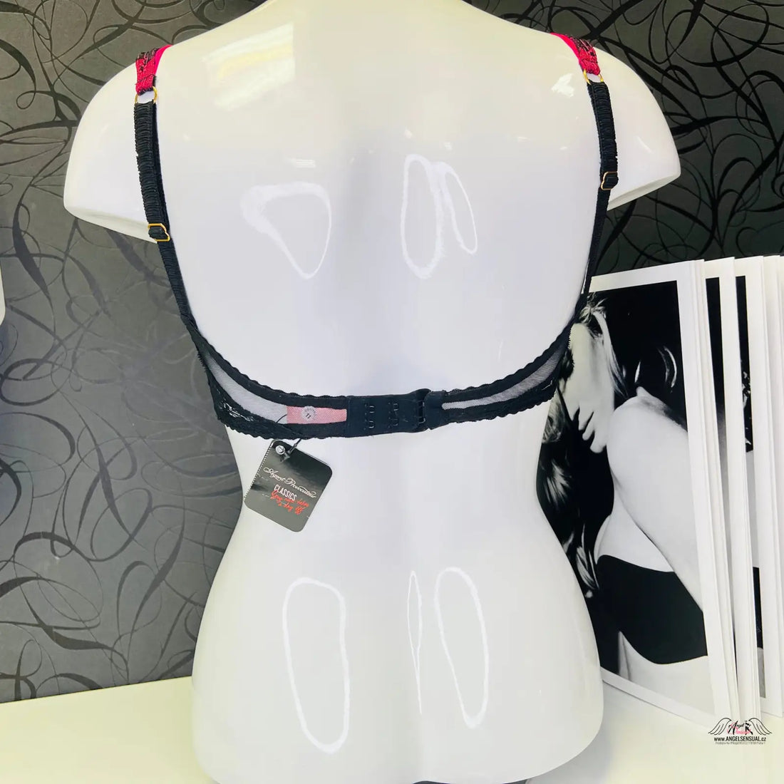 Agent Provocateur Maddy podprsenka s hedvábným saténem v černé a růžové barvě