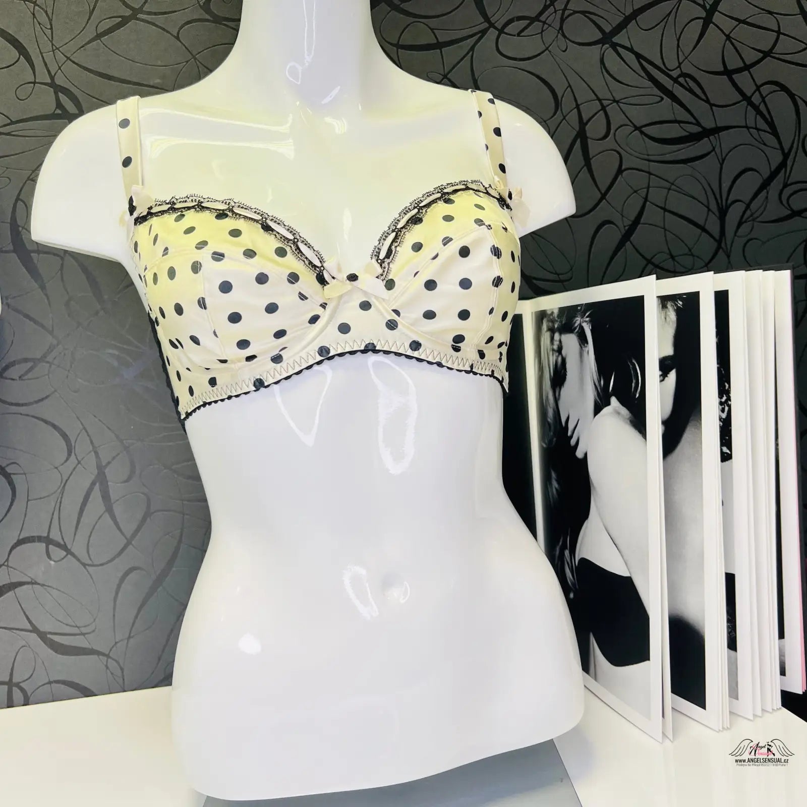Agent Provocateur Marjorie puntíkovaná podprsenka s černým lemem a puntíky