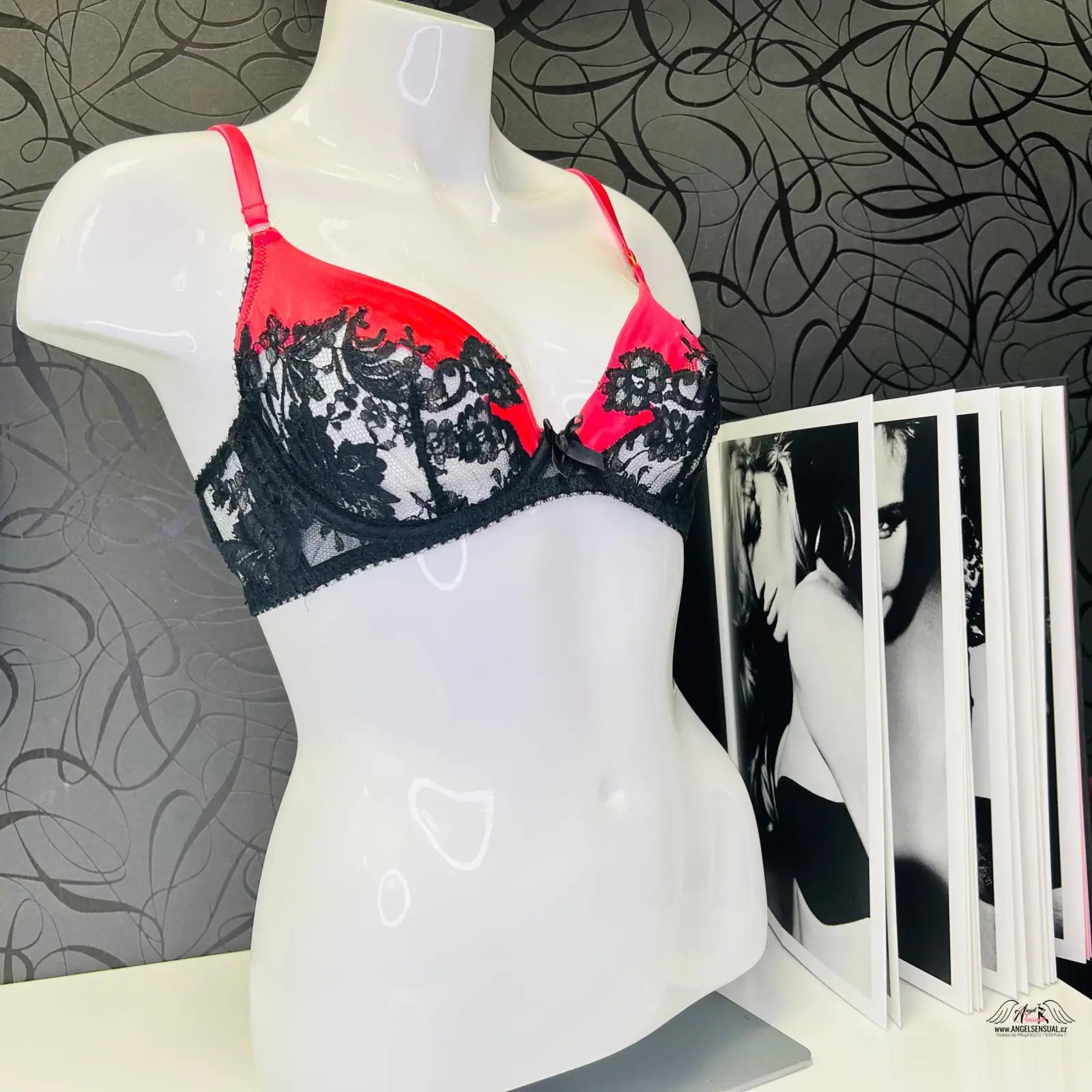 Agent Provocateur Podprsenka Nayeli s černou krajkou a červenými detaily