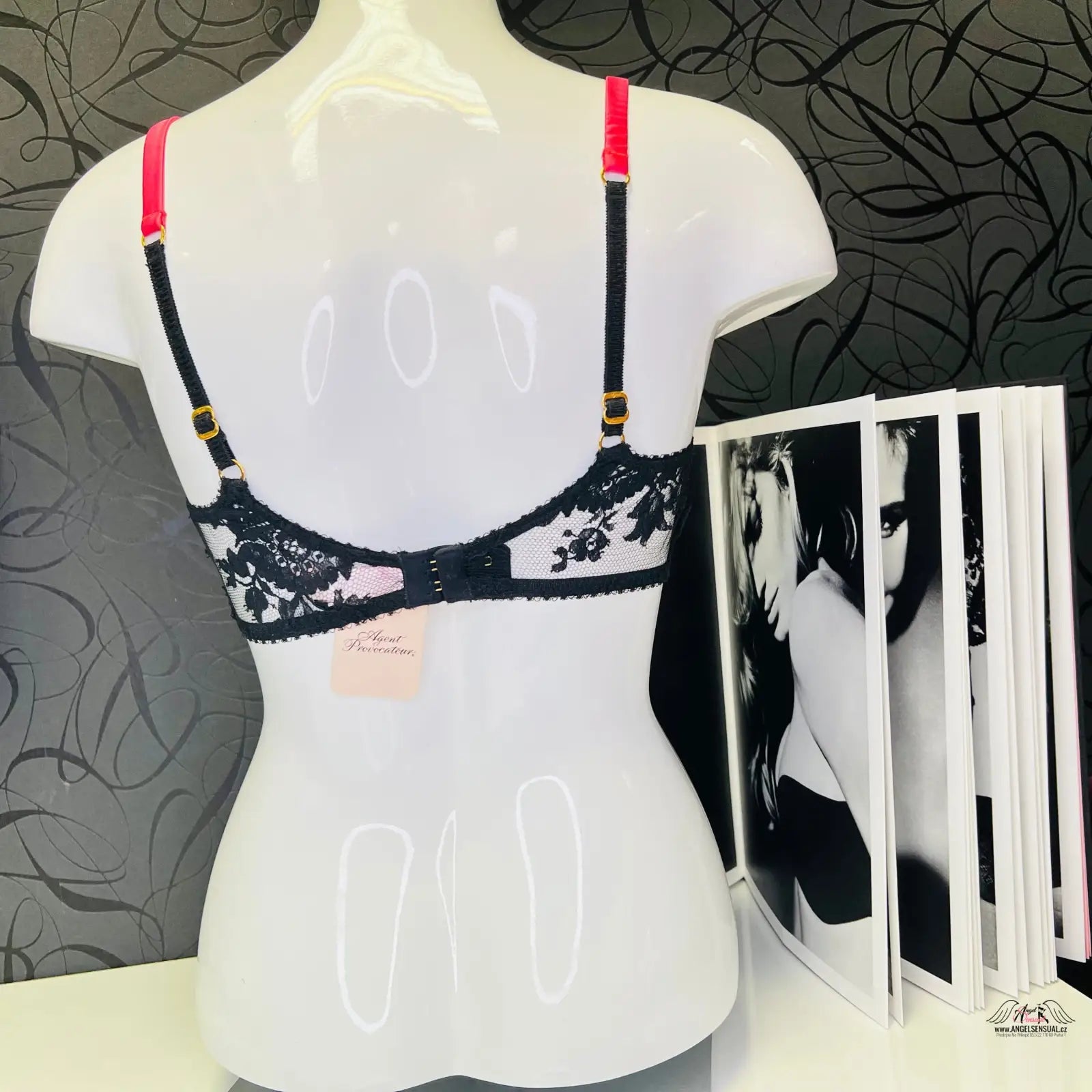 Agent Provocateur Podprsenka Nayeli s černou krajkou a růžovým květinovým vzorem