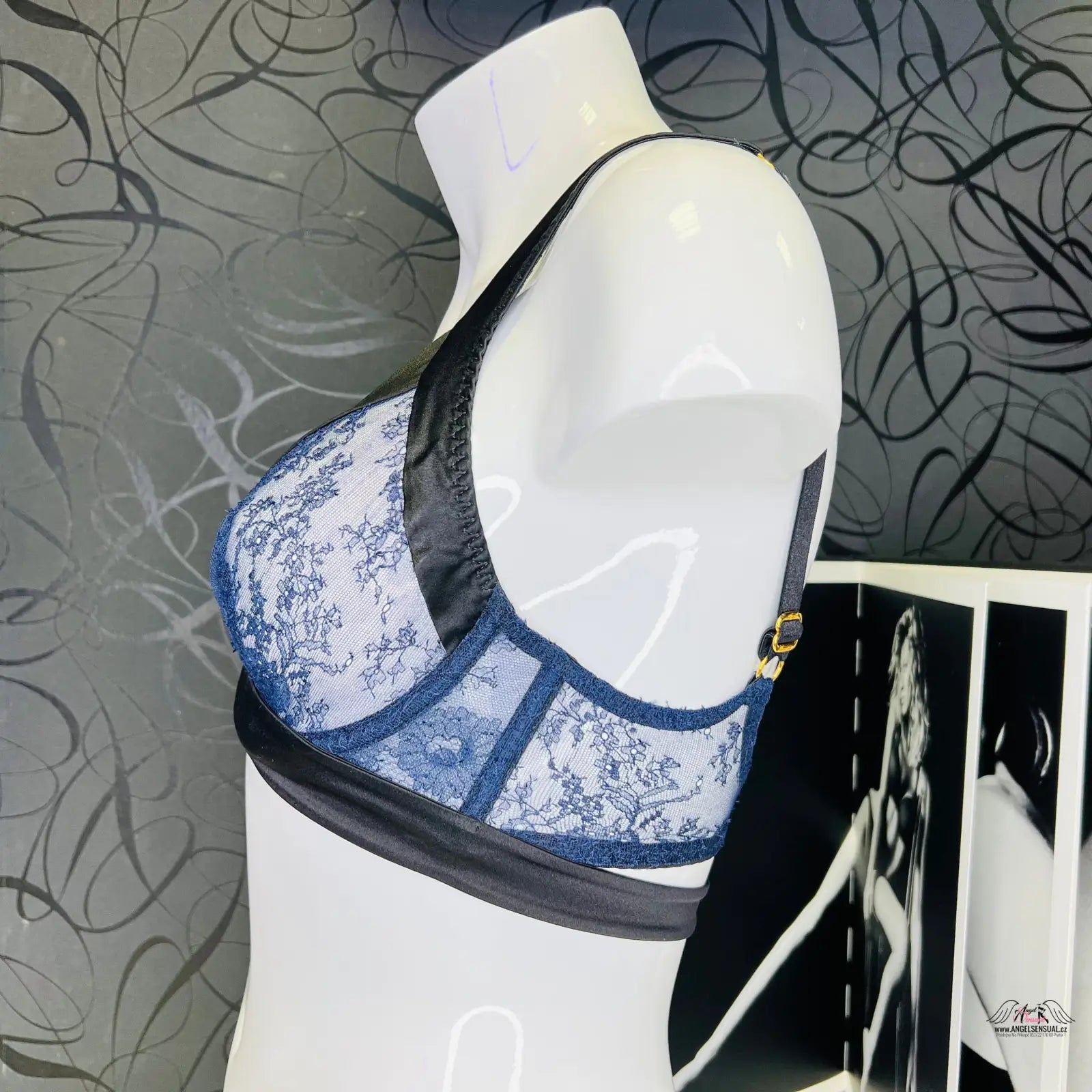 Agent Provocateur luxusní krajková podprsenka Oriah s dvojím zapínáním, modrá krajková podprsenka s černými straps