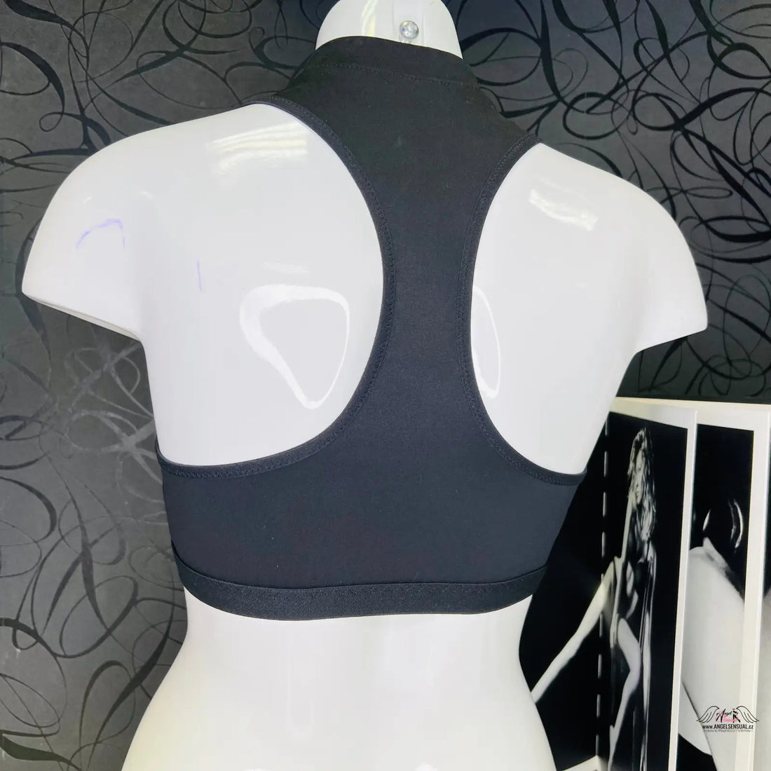 Black racerback crop top stylová sportovní podprsenka podprsenka Perry pro sportovní aktivity