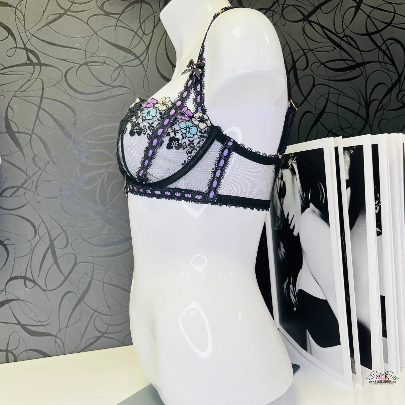 Obrázek mannequin s luxusní podprsenkou Petunia Garden Winter od Agent Provocateur