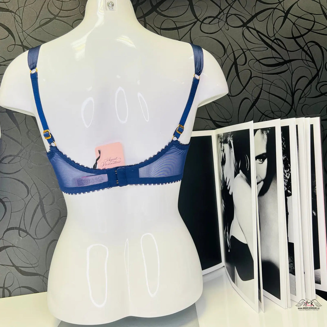 Blue mesh bra na figuríně Agent Provocateur Podprsenka Piper, luxusní podprsenka Piper