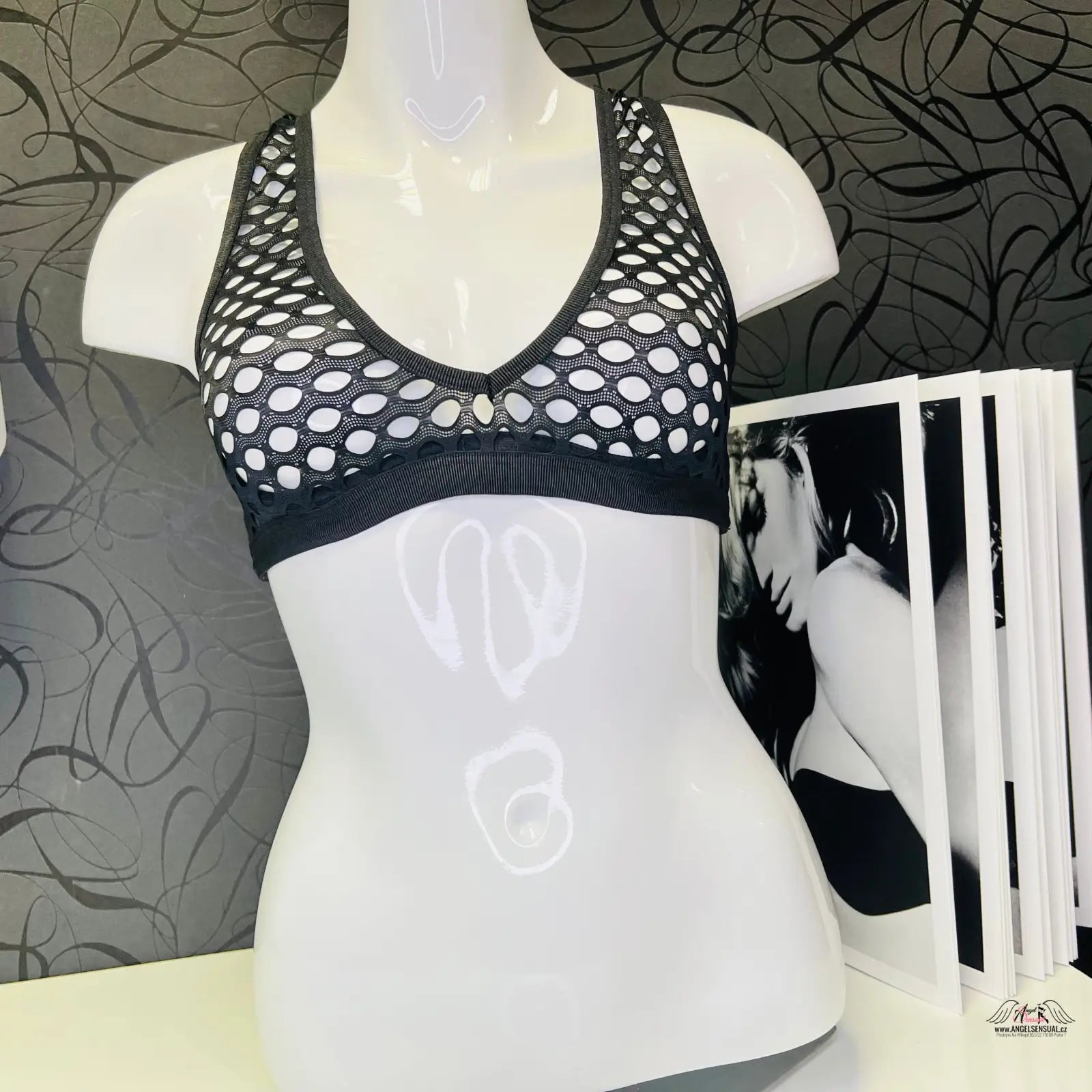 Agent Provocateur síťovaná podprsenka Riho na manekýně, svůdná síťovaná podprsenka