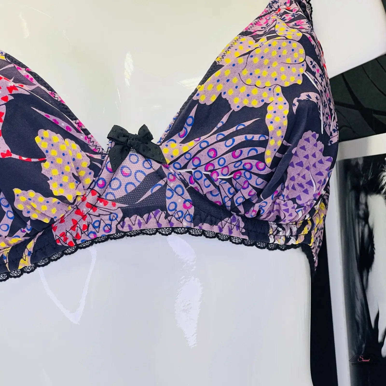 Fotografie Agent Provocateur Podprsenka Riva s květinovým vzorem a černým krajkovým lemem, lehkým push-up efektem