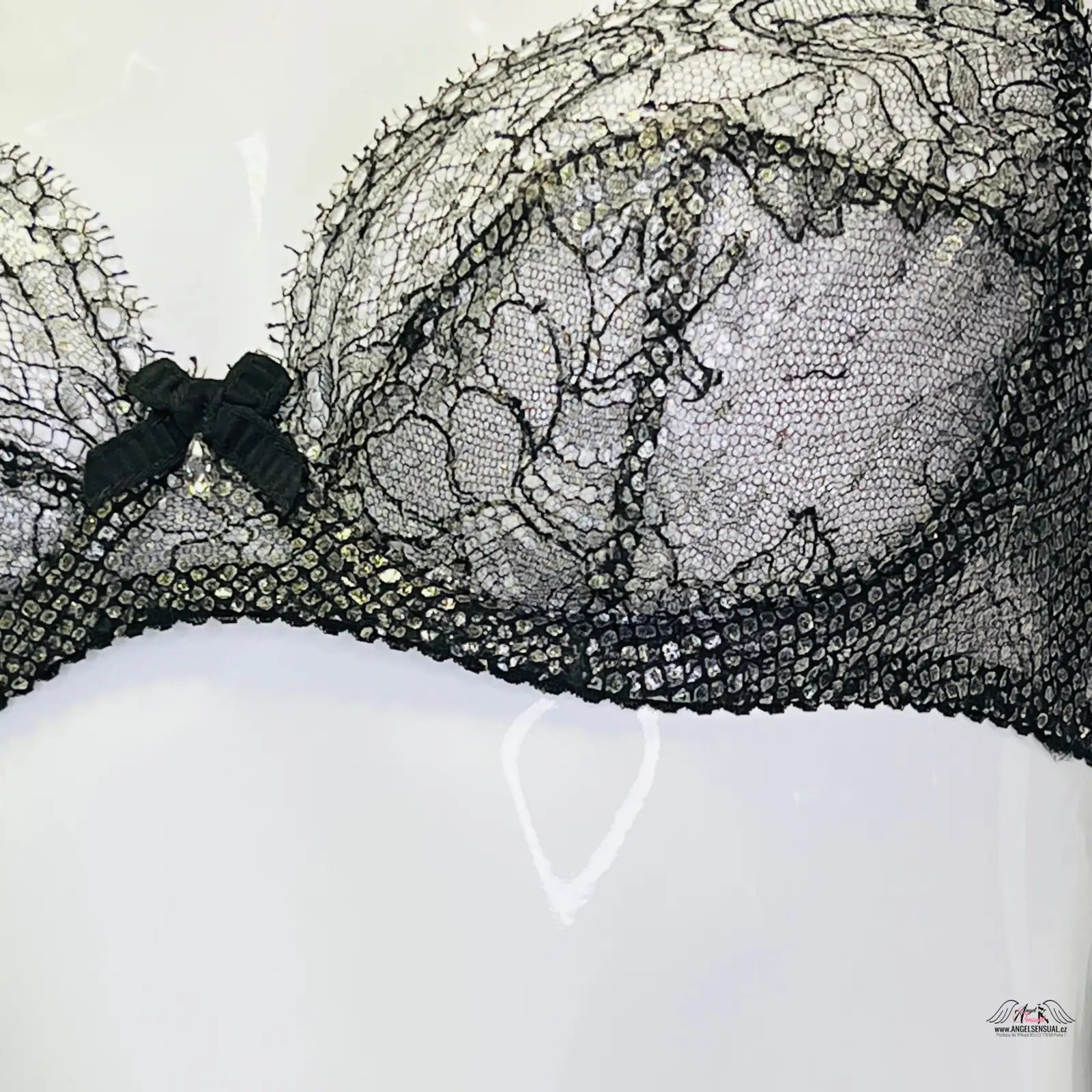Black lace Sianna bra with bow from Agent Provocateur Podprsenka Sianna Black Silver